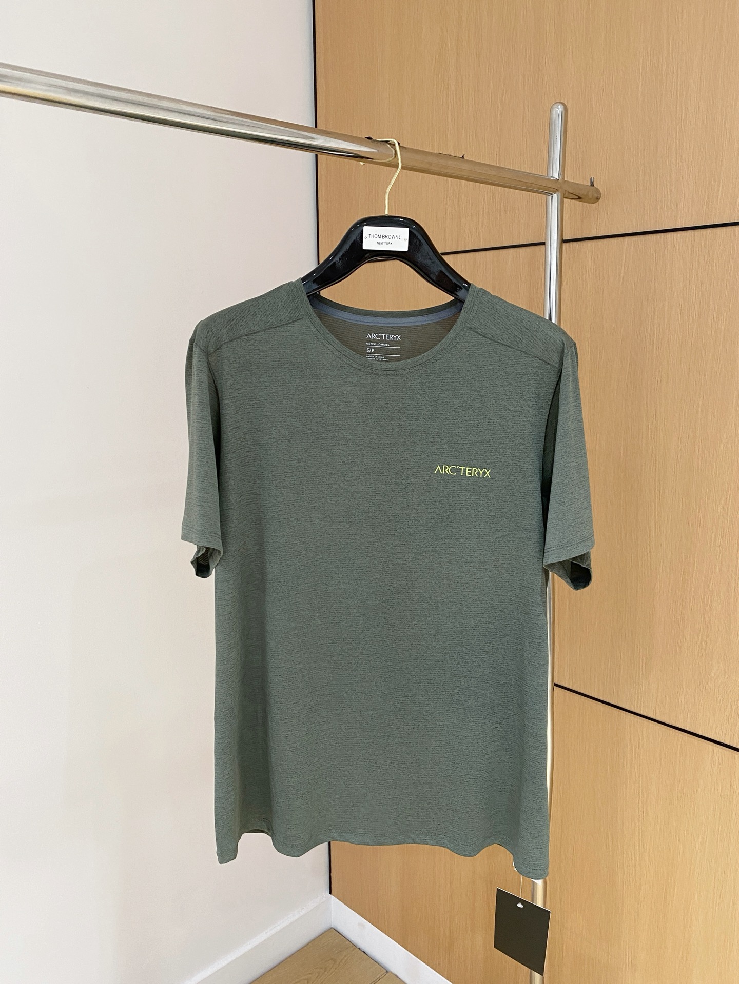 NO:465041,Archaeoptera Bird, 2025's latest short-sleeved T-shirt, top-grade printed letter pattern logo on the chest, fabric cotton, comfortable and soft, handsome and fashionable, code number XS-L, arc'teryx, T-shirt, tees, t-shirt, alexander wang19860909始祖鸟、2025最新款短袖T恤,胸前顶级印花字母图案logo,面料棉 舒适柔软,帅气时尚,码数XS-L,arc'teryx,T-shirt,tees，t-shirt,alexander wang,Men's clothing