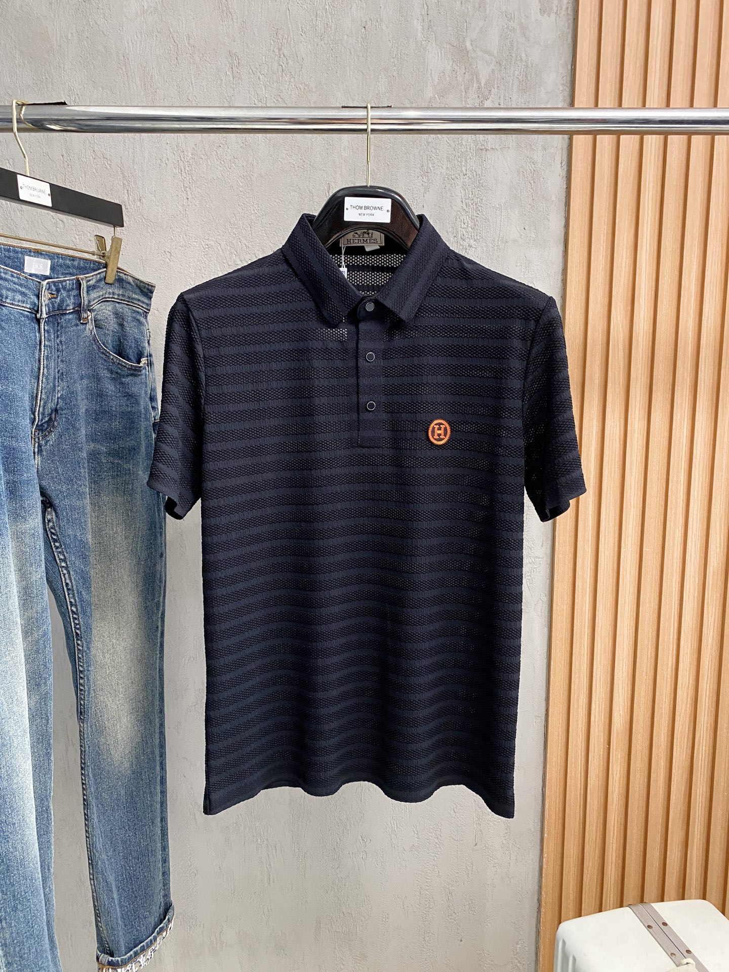 NO:441245,Hermes Spring and summer new men's lapel polo shirt short-sleeved series shipped simple, fashionable and versatile, high-end quality Custom imported high-end fabrics Comfortable, breathable, high-grade and textured, simple, generous and decent, fashionable and personalized, business and casual style, super good product Size M-3XL,, hermes, T-shirt, alexander wang19860909爱马仕 春夏新款男士翻领polo衫短袖系列出货 简洁时尚百搭 高端品质 定制进口高定面料 穿着舒适 透气 档次高很有质感 简单大方得体 时尚不失个性 商务休闲范 超强好货 尺码M-3XL,,hermes,T-shirt,alexander wang,Men's clothing