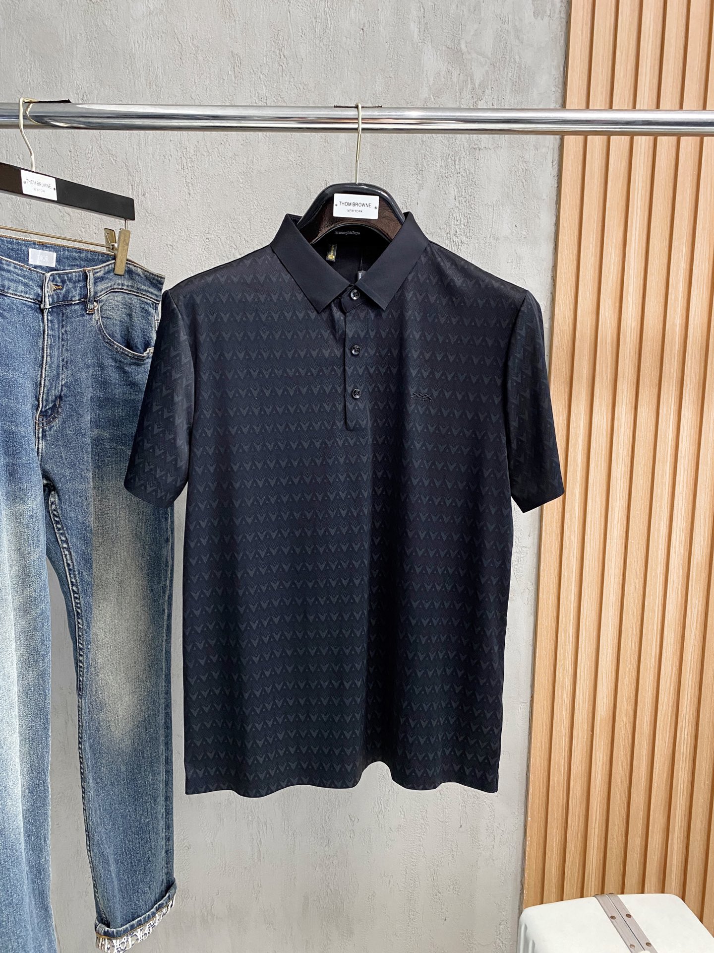 NO:441249,Zenia Spring and summer new men's lapel polo shirt short-sleeved series shipped, simple, fashionable and versatile, high-end quality, customized imported high-quality, comfortable to wear, breathable, high-grade and textured, simple, generous and decent, fashionable and personalized, business and casual style, super good product, size M-3XL,,zegna, T-shirt, alexander wang19860909杰尼亚 春夏新款男士翻领polo衫短袖系列出货 简洁时尚百搭 高端品质 定制进口高定面料 穿着舒适 透气 档次高很有质感 简单大方得体 时尚不失个性 商务休闲范 超强好货 尺码M-3XL,,zegna,T-shirt,alexander wang,Men's clothing