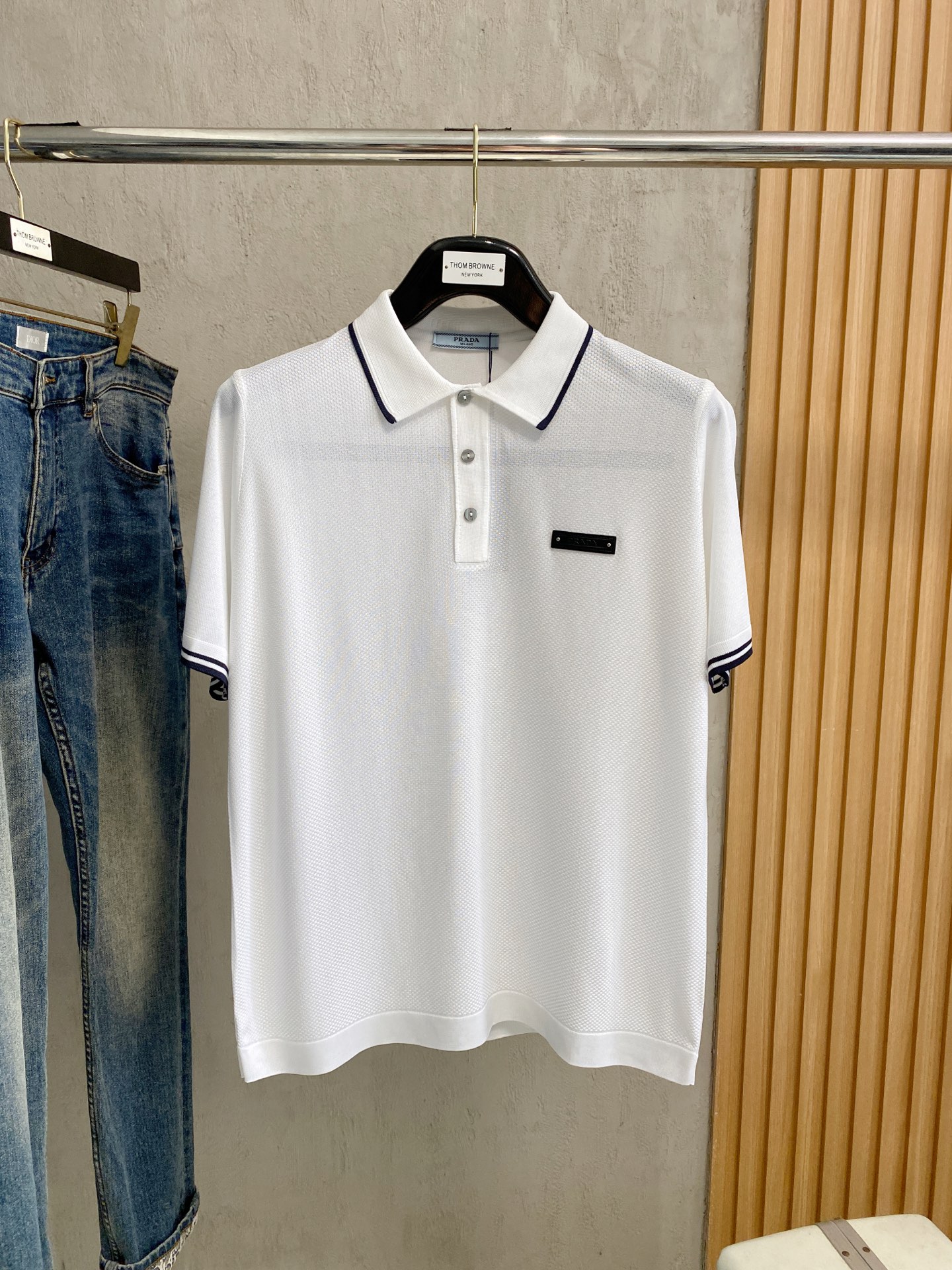 NO:441223,PRADA Spring and summer new men's lapel polo shirt short-sleeved series shipped simple, fashionable and versatile, high-end quality Custom imported high-quality fabrics Comfortable, breathable, high-grade and textured, simple, generous and decent, fashionable and personalized, business and casual style, super good product Size M-3XL,,prada,prada,T-shirt,alexander wang19860909PRADA 普拉达 春夏新款男士翻领polo衫短袖系列出货 简洁时尚百搭 高端品质 定制进口高定面料 穿着舒适 透气 档次高很有质感 简单大方得体 时尚不失个性 商务休闲范 超强好货 尺码M-3XL,,prada,prada,T-shirt,alexander wang,Men's clothing