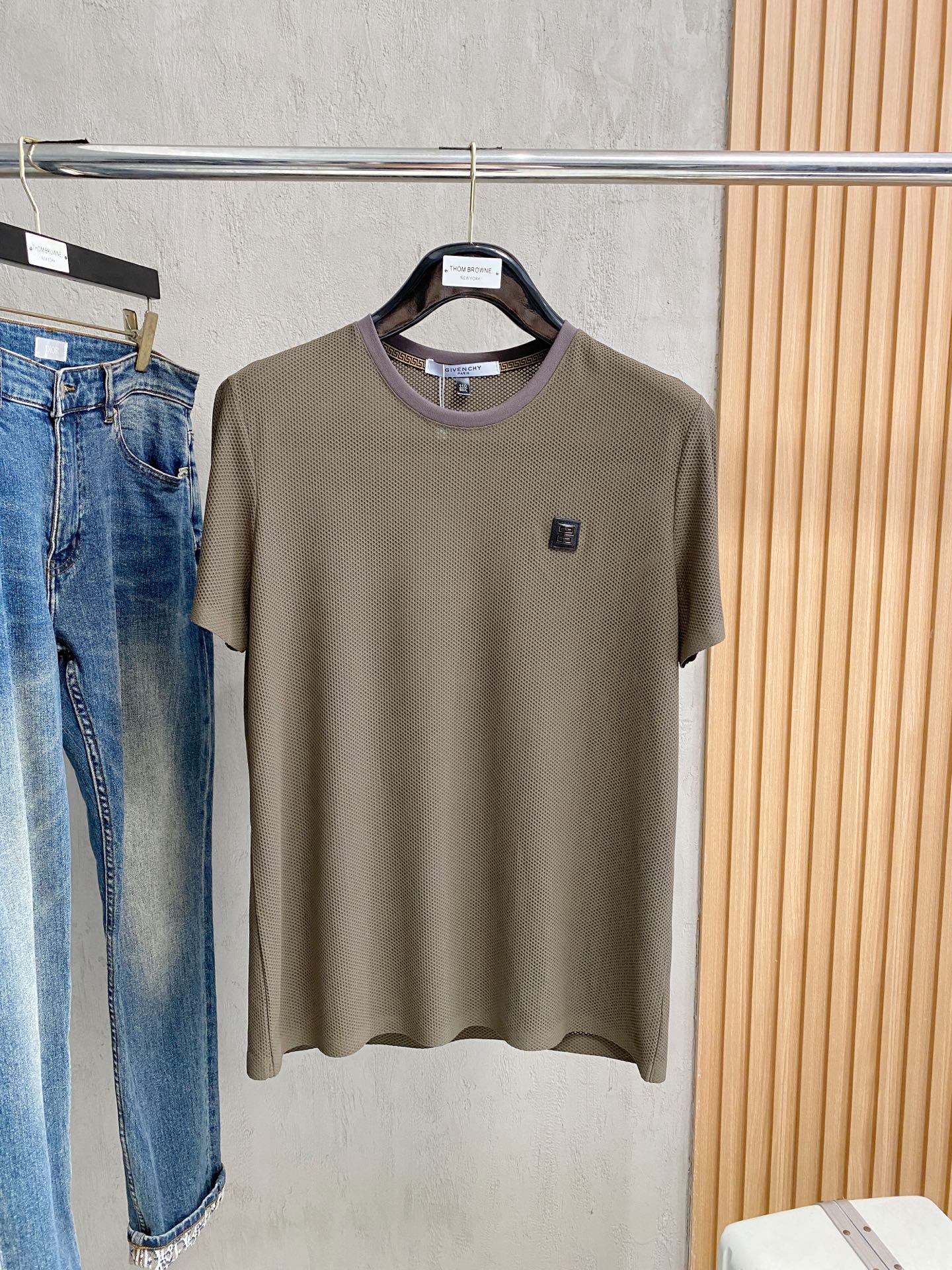 NO:441232,Givenchy Spring and summer new men's round neck polo shirt short-sleeved series shipped simple, fashionable and versatile, high-end quality Custom imported high-quality fabrics Comfortable, breathable, high-grade and textured, simple, generous and decent, fashionable and personalized, business and casual style, super good product Size M-3XL, givennchy, T-shirt, alexander wang19860909纪梵希 春夏新款男士圆领polo衫短袖系列出货 简洁时尚百搭 高端品质 定制进口高定面料 穿着舒适 透气 档次高很有质感 简单大方得体 时尚不失个性 商务休闲范 超强好货 尺码M-3XL,,givenchy,T-shirt,alexander wang,Men's clothing