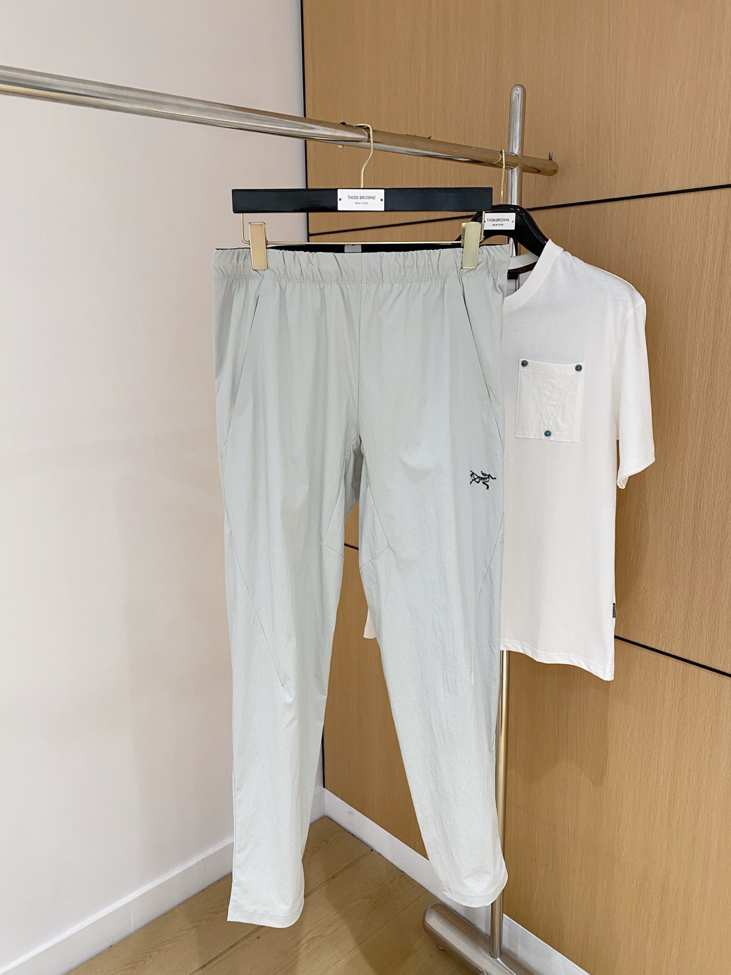 NO:423250,SS Spring and Summer Archaeopteryx hits!  Solid color casual pants, specially provided fabrics. All civil servants/office workers/broad spectrum people are available. The complete set of the latest hang tags/responsive MILANO classic main mark!  Original Italian flavor!  Integrated locked edges and wraps!  Code number M-3XL, arc'teryx,alexander wang19860909SS春夏 始祖鸟爆款来袭！纯色休闲裤,特供面料. 公务员/上班族/广谱人群均可.全套最新款吊牌/延用MILANO经典主唛！原汁原味的意大利制造风味！一体化锁边包边！码数M-3XL,arc'teryx,alexander wang,Men's clothing