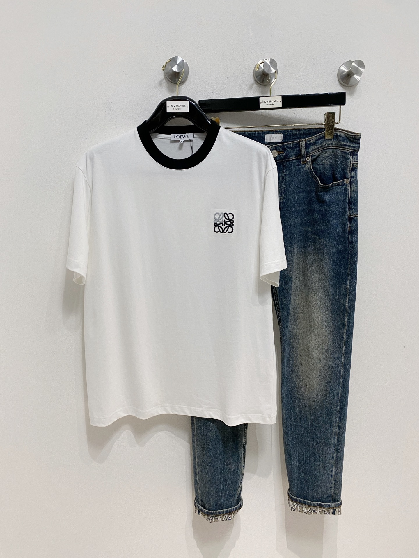 NO:421231,High-version Luo Yiwei 2025 new classic round neck short sleeves, fashionable and versatile classic elements to create exquisite craftsmanship counter fabrics, top-level elements to create, classic short sleeves 3 standards complete, trendy men's fashion, whether it is the comfort of the upper body or it is an incomparable existence, a must-have for male gods. Code number XS-XL, loewe, T-shirt, alexander wang19860909高版本 罗意威 2025新款经典圆领短袖,时尚百搭经典元素打造精致工艺专柜面料,顶级元素融合打造,经典短袖3标齐全,潮男时尚,无论是上身舒适度还是都是无可比拟的存在,男神必备.码数XS-XL,,loewe,T-shirt,alexander wang,Men's clothing