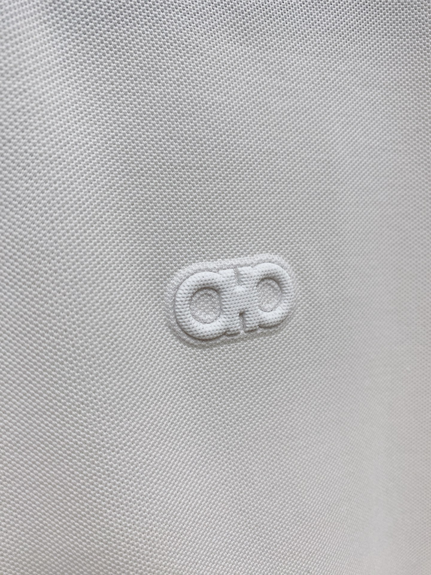开春新品  菲拉格慕 𝟏𝟎𝟎%新疆长绒棉 面料柔软舒适透气
𝟮𝟬𝟮𝟰 夏季 限量款短袖Polo系列
𝗦𝗜