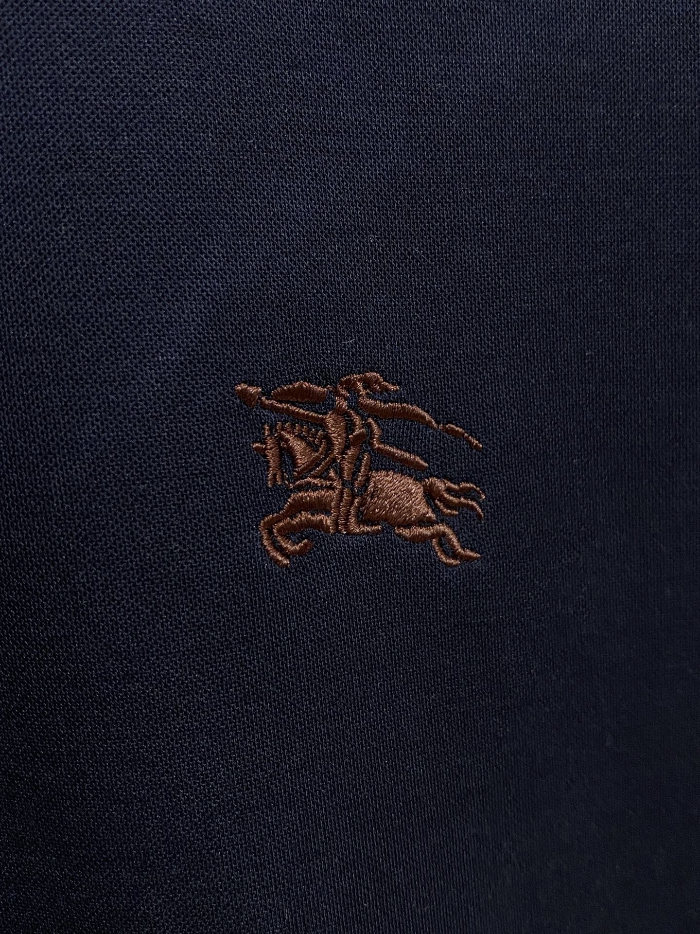 开春新品  巴宝莉 𝟏𝟎𝟎%新疆长绒棉 面料柔软舒适透气
𝟮𝟬𝟮𝟰 夏季 限量款短袖Polo系列
𝗦𝗜𝗭