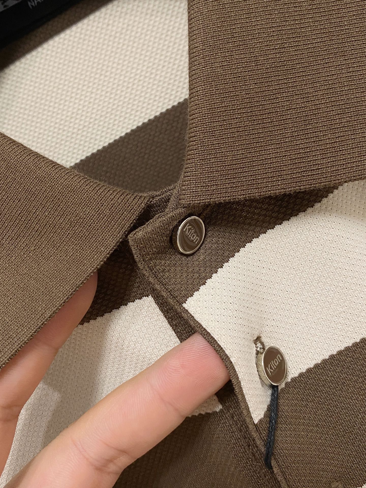 开春新品  kiton 𝟏𝟎𝟎%新疆长绒棉 面料柔软舒适透气
𝟮𝟬𝟮𝟰 夏季 限量款短袖Polo系列
𝗦
