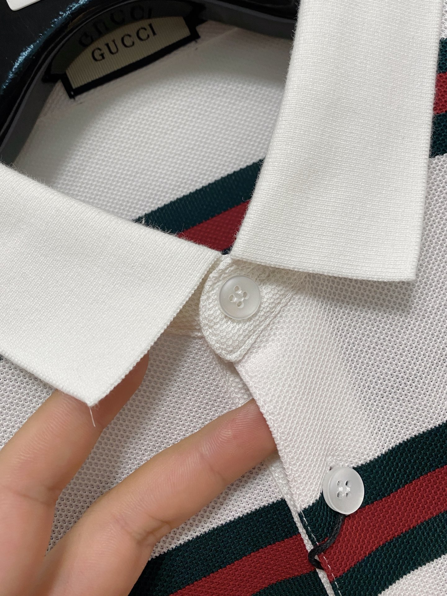 开春新品  古驰 𝟏𝟎𝟎%新疆长绒棉 面料柔软舒适透气
𝟮𝟬𝟮𝟰 夏季 限量款短袖Polo系列
𝗦𝗜𝗭𝗘