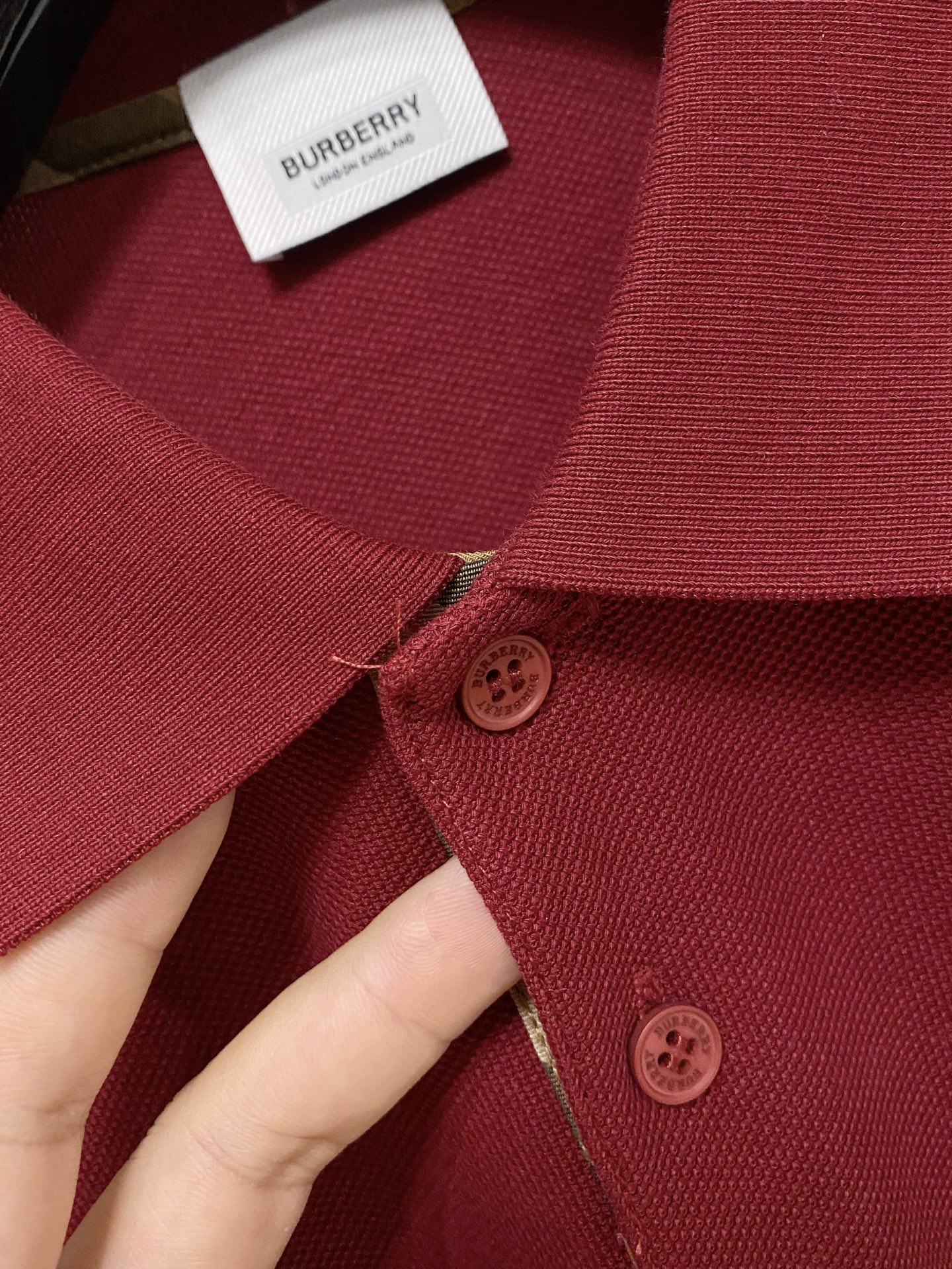 开春新品  巴宝莉 𝟏𝟎𝟎%新疆长绒棉 面料柔软舒适透气
𝟮𝟬𝟮𝟰 夏季 限量款短袖Polo系列
𝗦𝗜𝗭