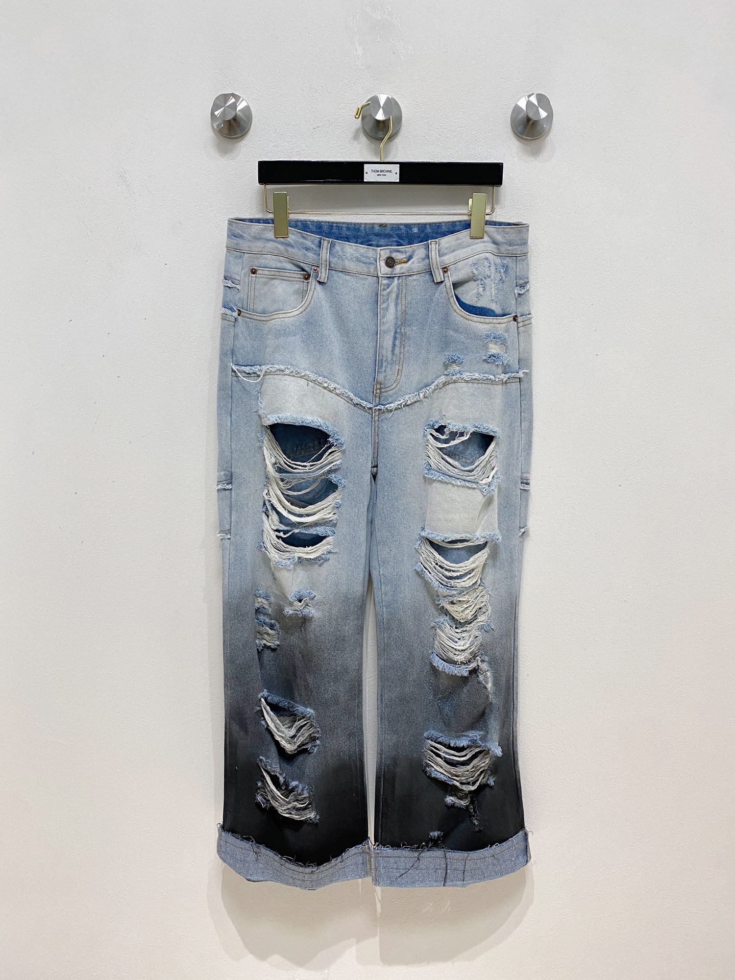 NO:437967,Balenciaga 2025ss four-season jeans, custom-made full set of hardware, brand new brand design craftsmanship, fine workmanship, perfect details, high-version code 29-38 (no 35 or 37),,balenciaga,jeans,alexander wang19860909巴黎世家2025ss四季款牛仔裤,定制全套五金,全新品牌设计工艺,做工精细,细节完美,高版本码数29-38（无35无37）,,balenciaga,jeans,alexander wang,Men's clothing