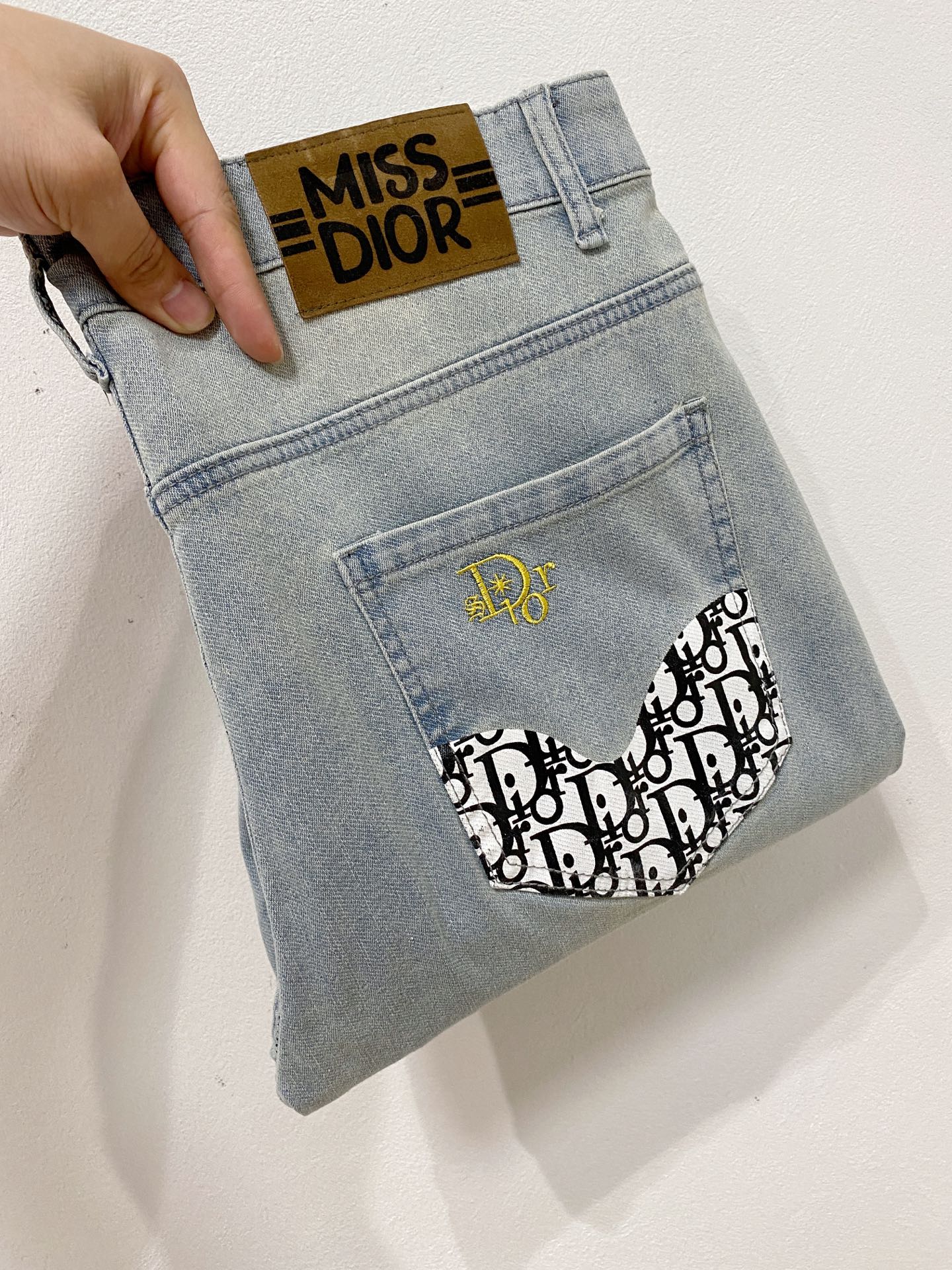 NO:437982,Dior 2025ss four-season jeans, custom-made full set of hardware, brand new brand design craftsmanship, fine workmanship, perfect details, high-version code 29-36 (no 35), dior, jeans, alexander wang19860909迪奥2025ss四季款牛仔裤,定制全套五金,全新品牌设计工艺,做工精细,细节完美,高版本码数29-36（无35）,,dior,jeans,alexander wang,Men's clothing