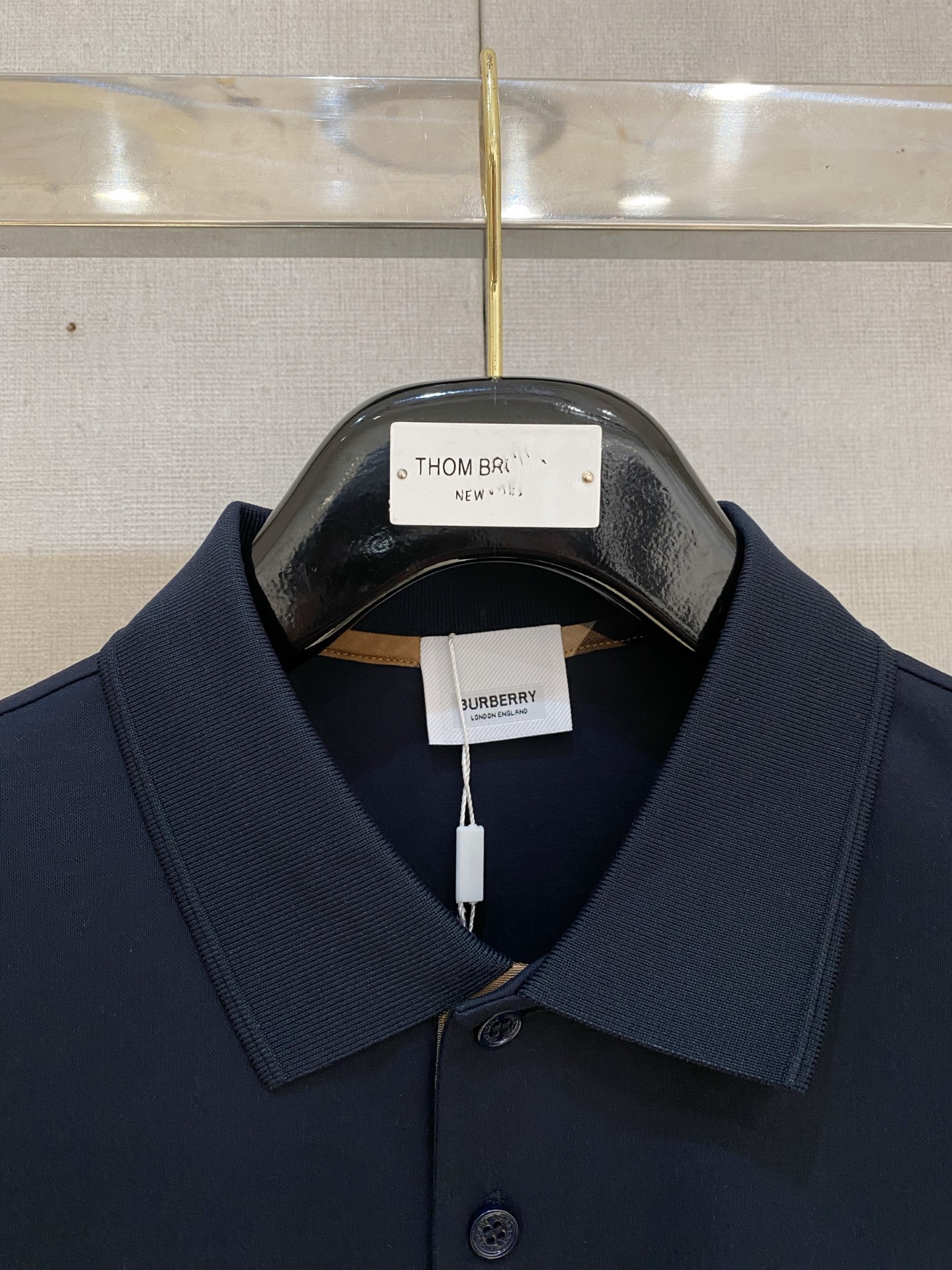 开春新品  巴宝莉 𝟏𝟎𝟎%新疆长绒棉 面料柔软舒适透气
𝟮𝟬𝟮𝟰 夏季 限量款短袖Polo系列
𝗦𝗜𝗭
