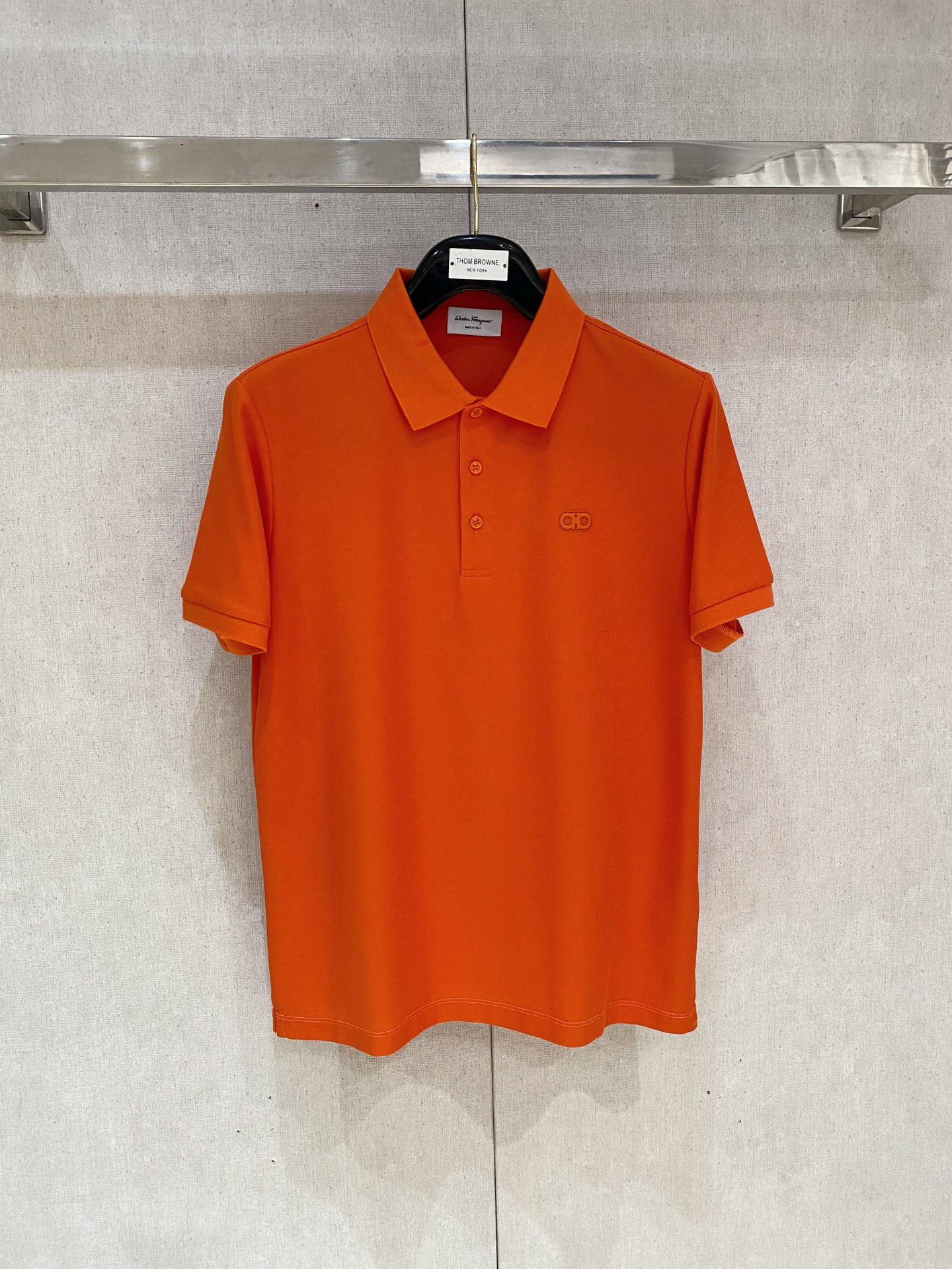 开春新品  菲拉格慕 𝟏𝟎𝟎%新疆长绒棉 面料柔软舒适透气
𝟮𝟬𝟮𝟰 夏季 限量款短袖Polo系列
𝗦𝗜