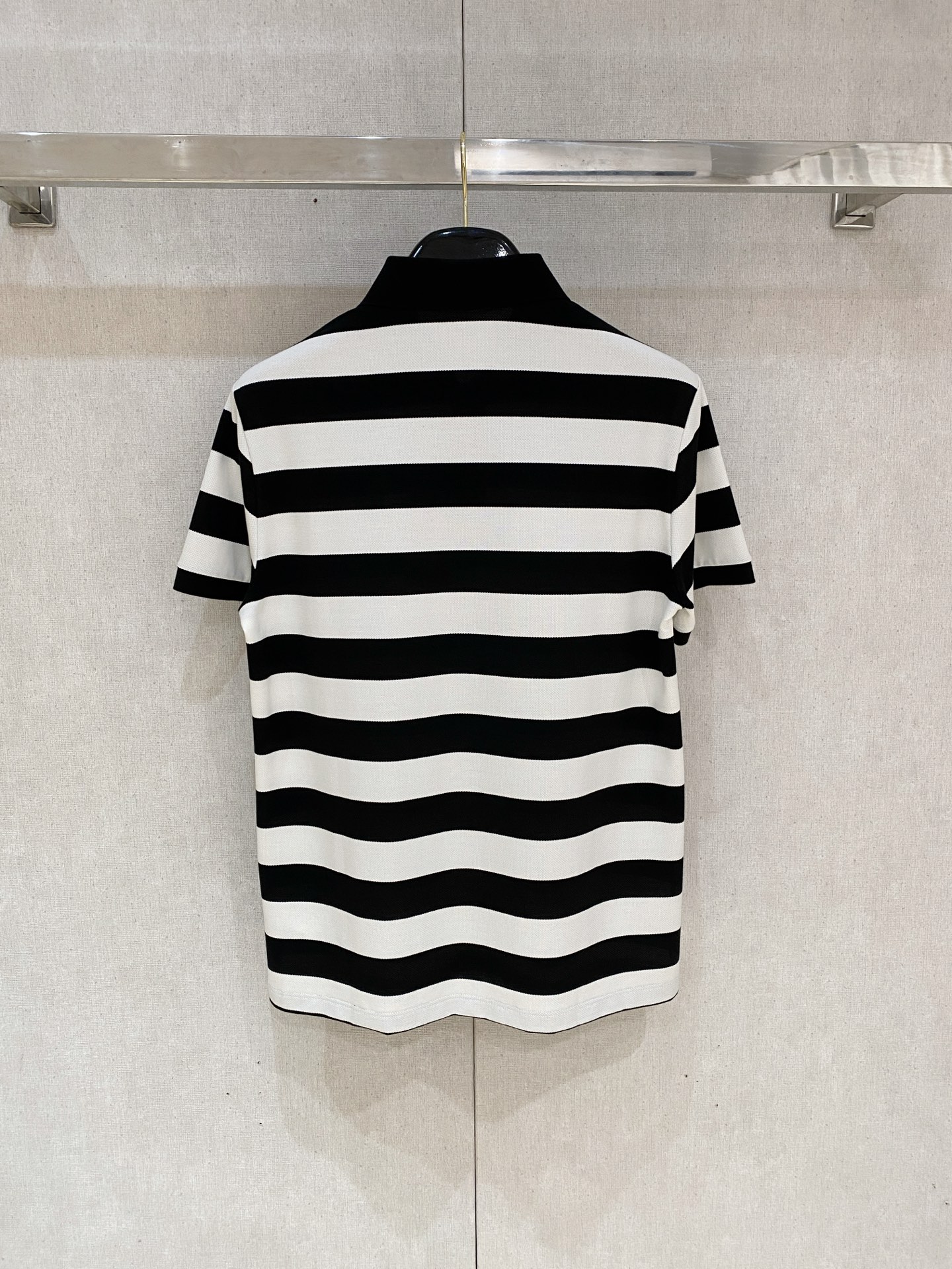 开春新品  kiton 𝟏𝟎𝟎%新疆长绒棉 面料柔软舒适透气
𝟮𝟬𝟮𝟰 夏季 限量款短袖Polo系列
𝗦
