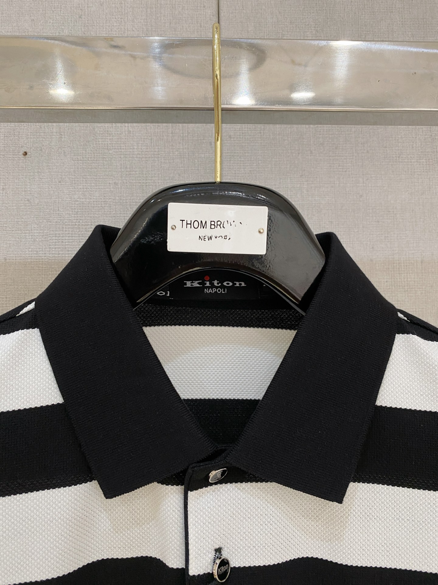 开春新品  kiton 𝟏𝟎𝟎%新疆长绒棉 面料柔软舒适透气
𝟮𝟬𝟮𝟰 夏季 限量款短袖Polo系列
𝗦