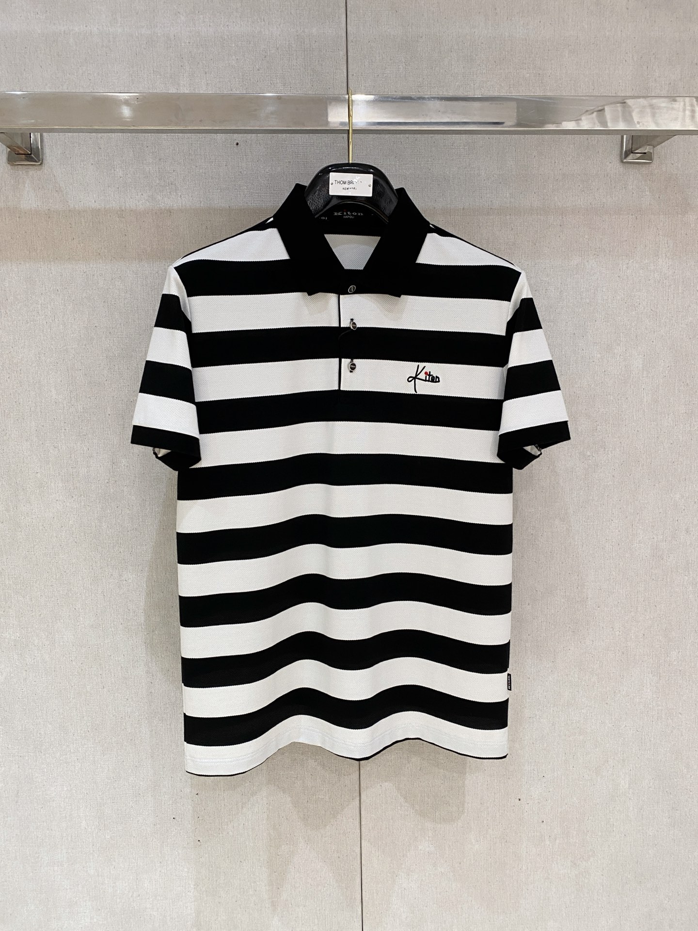 开春新品  kiton 𝟏𝟎𝟎%新疆长绒棉 面料柔软舒适透气
𝟮𝟬𝟮𝟰 夏季 限量款短袖Polo系列
𝗦