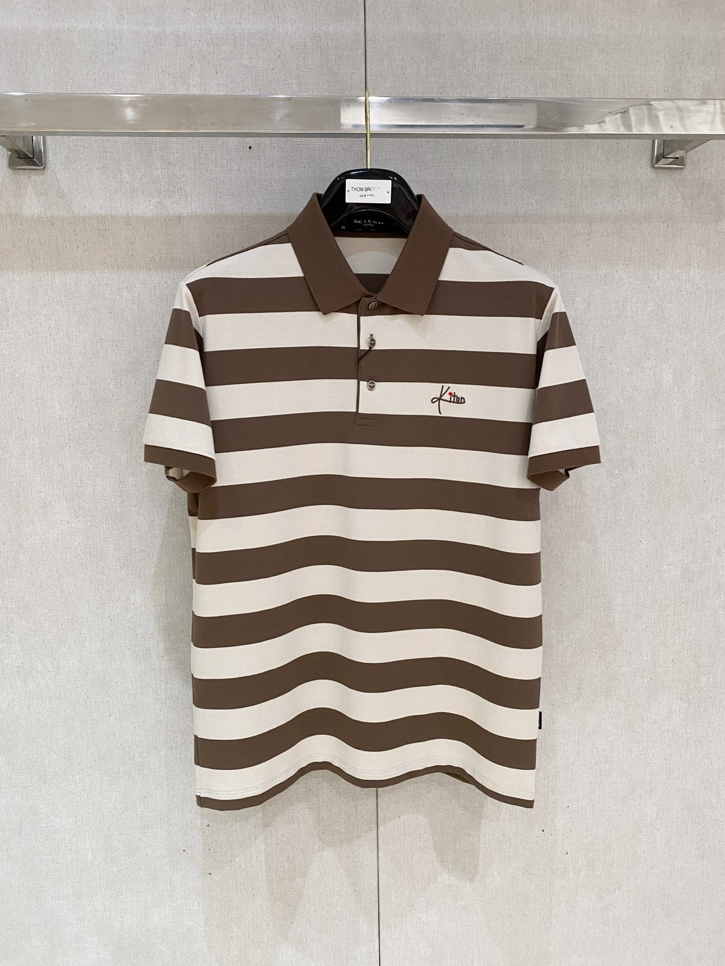 开春新品  kiton 𝟏𝟎𝟎%新疆长绒棉 面料柔软舒适透气
𝟮𝟬𝟮𝟰 夏季 限量款短袖Polo系列
𝗦