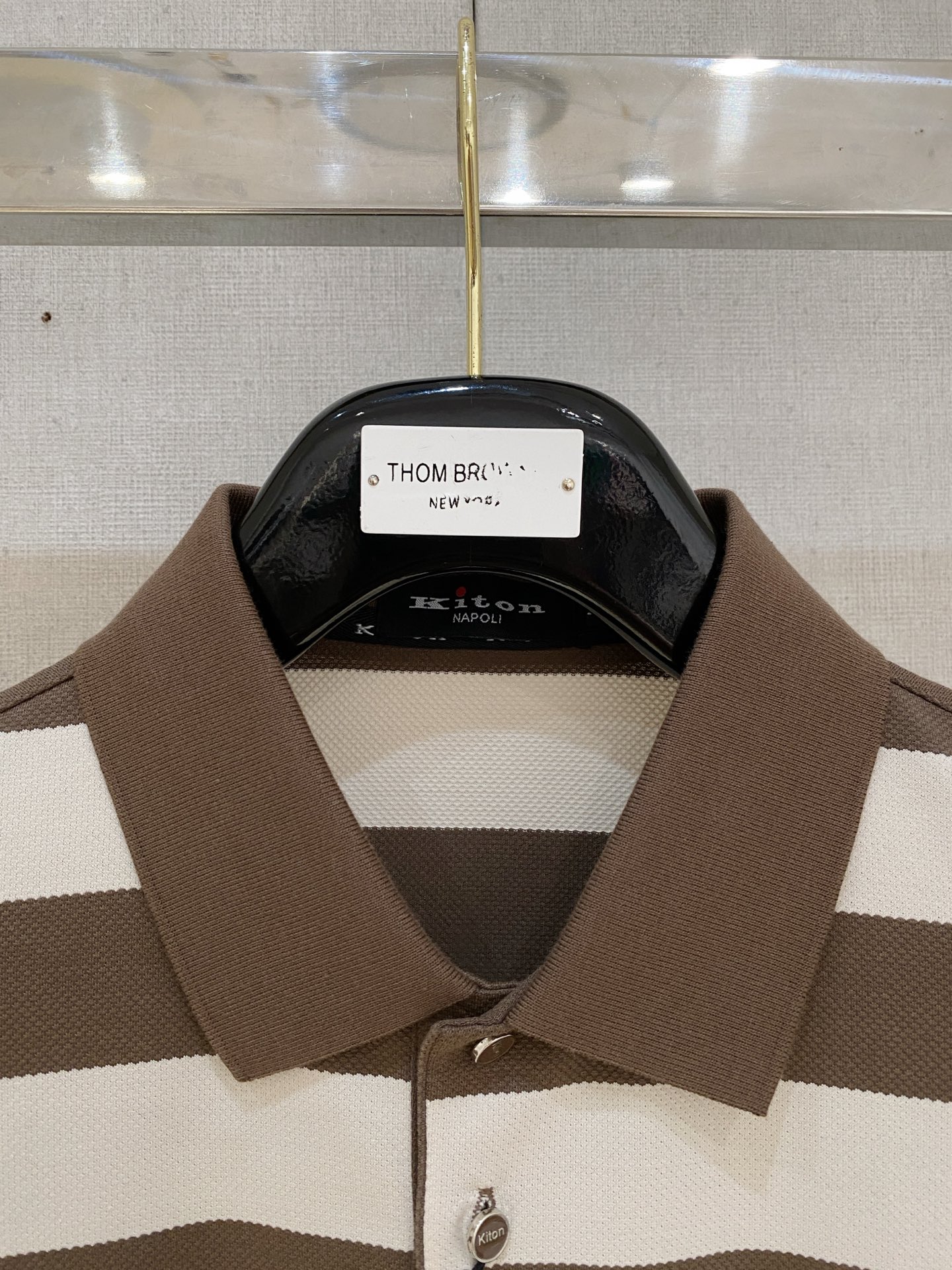 开春新品  kiton 𝟏𝟎𝟎%新疆长绒棉 面料柔软舒适透气
𝟮𝟬𝟮𝟰 夏季 限量款短袖Polo系列
𝗦