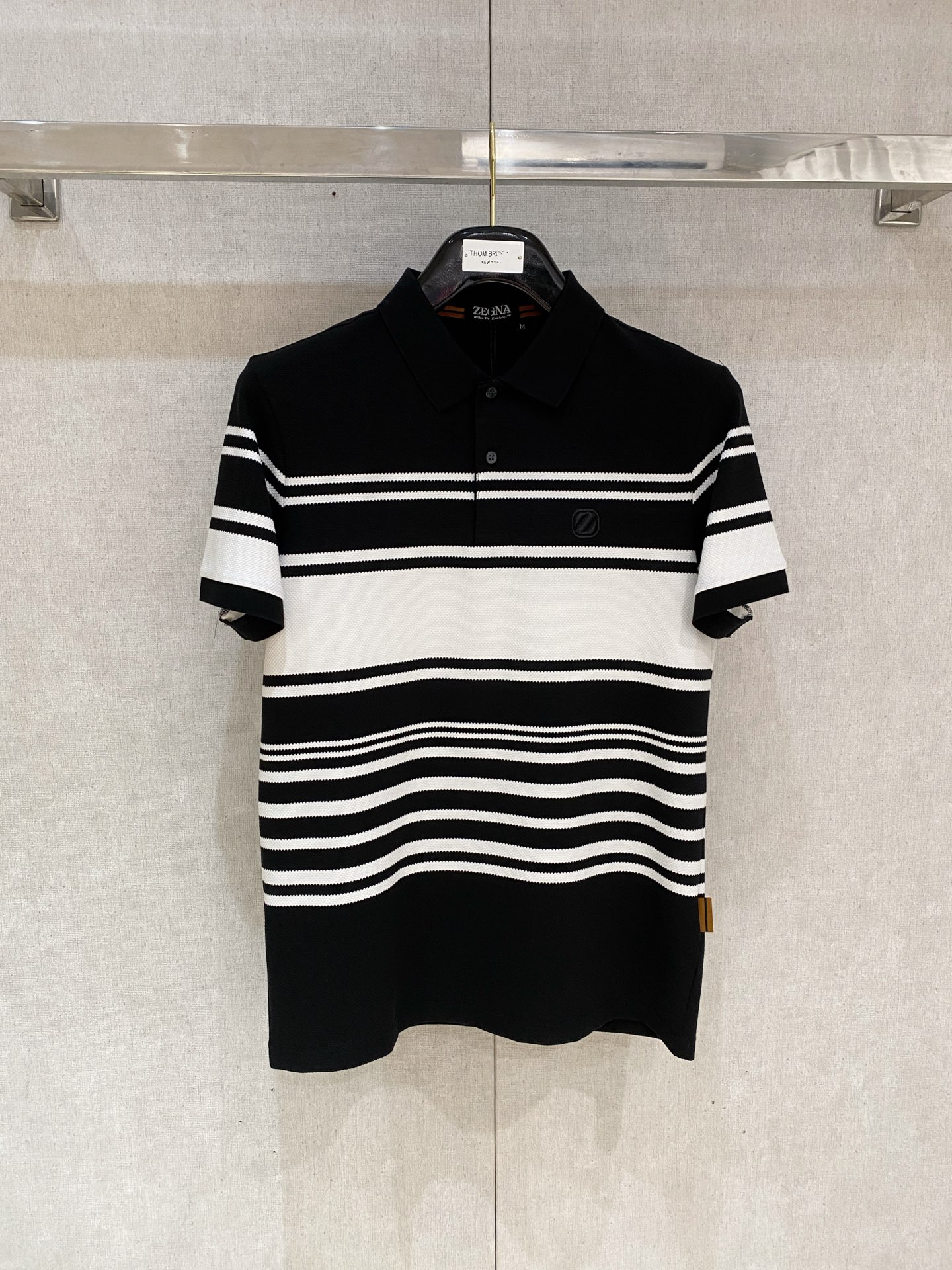 开春新品  杰尼亚 𝟏𝟎𝟎%新疆长绒棉 面料柔软舒适透气
𝟮𝟬𝟮𝟰 夏季 限量款短袖Polo系列
𝗦𝗜𝗭