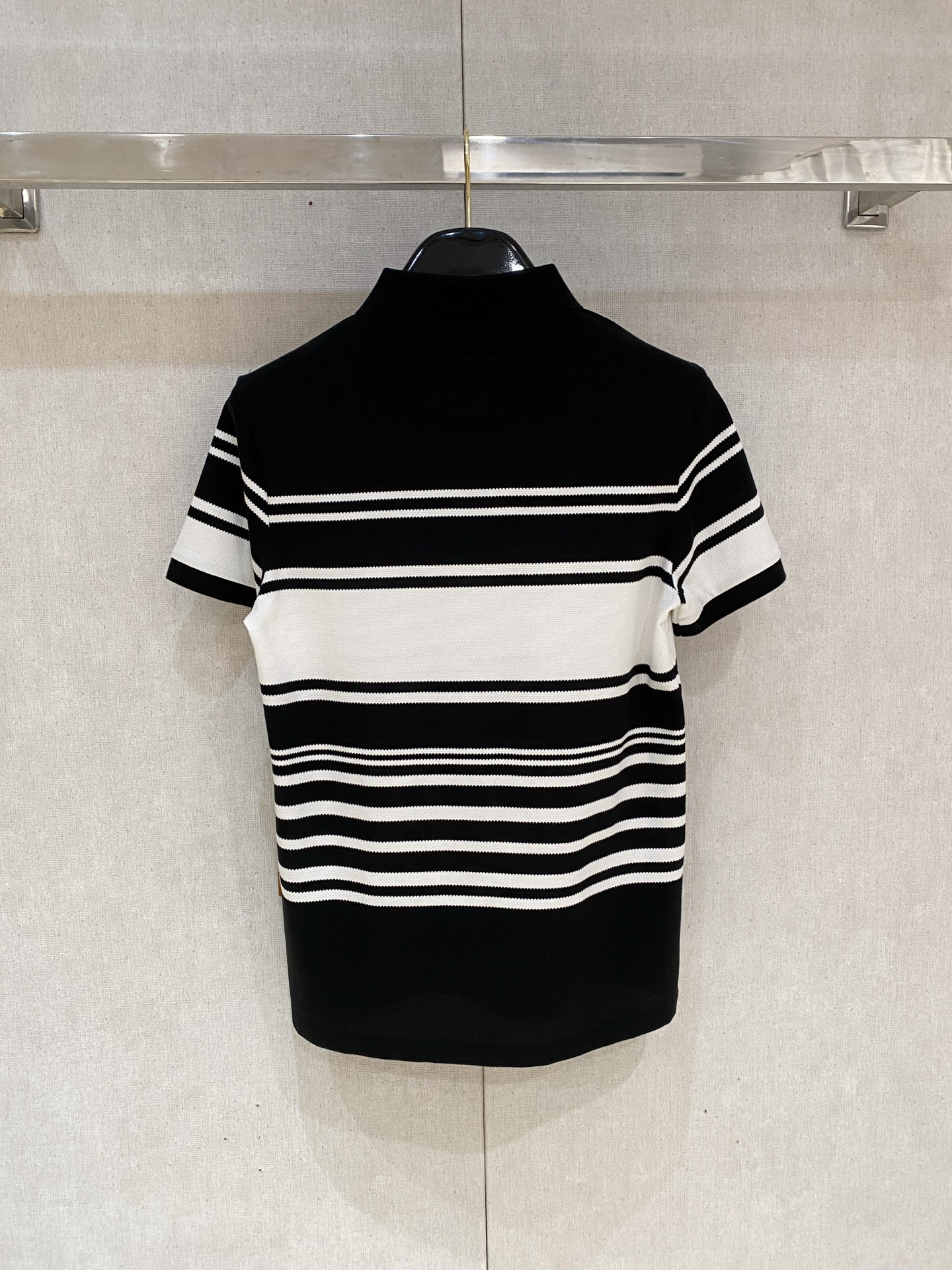 开春新品  杰尼亚 𝟏𝟎𝟎%新疆长绒棉 面料柔软舒适透气
𝟮𝟬𝟮𝟰 夏季 限量款短袖Polo系列
𝗦𝗜𝗭