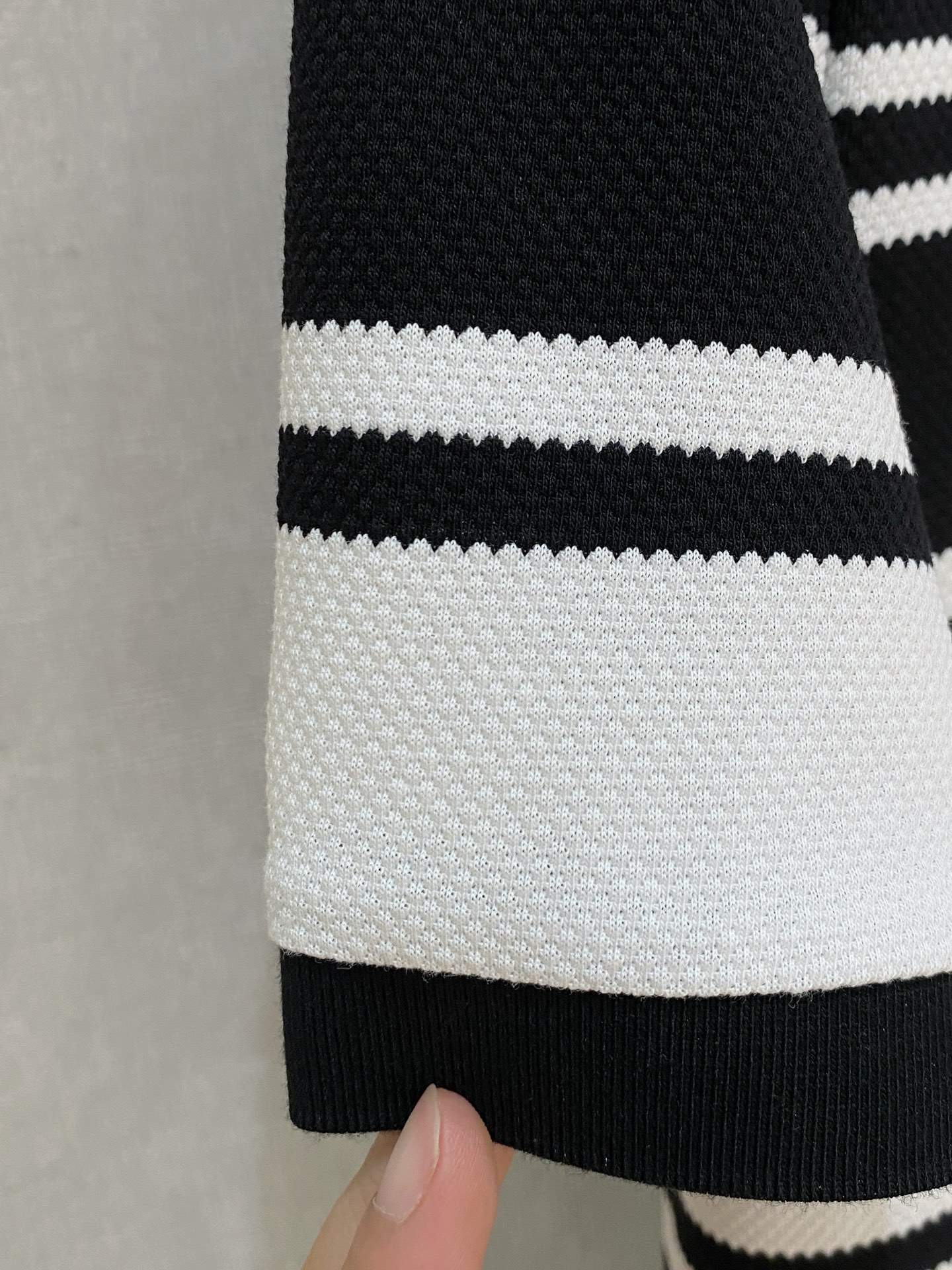 开春新品  杰尼亚 𝟏𝟎𝟎%新疆长绒棉 面料柔软舒适透气
𝟮𝟬𝟮𝟰 夏季 限量款短袖Polo系列
𝗦𝗜𝗭