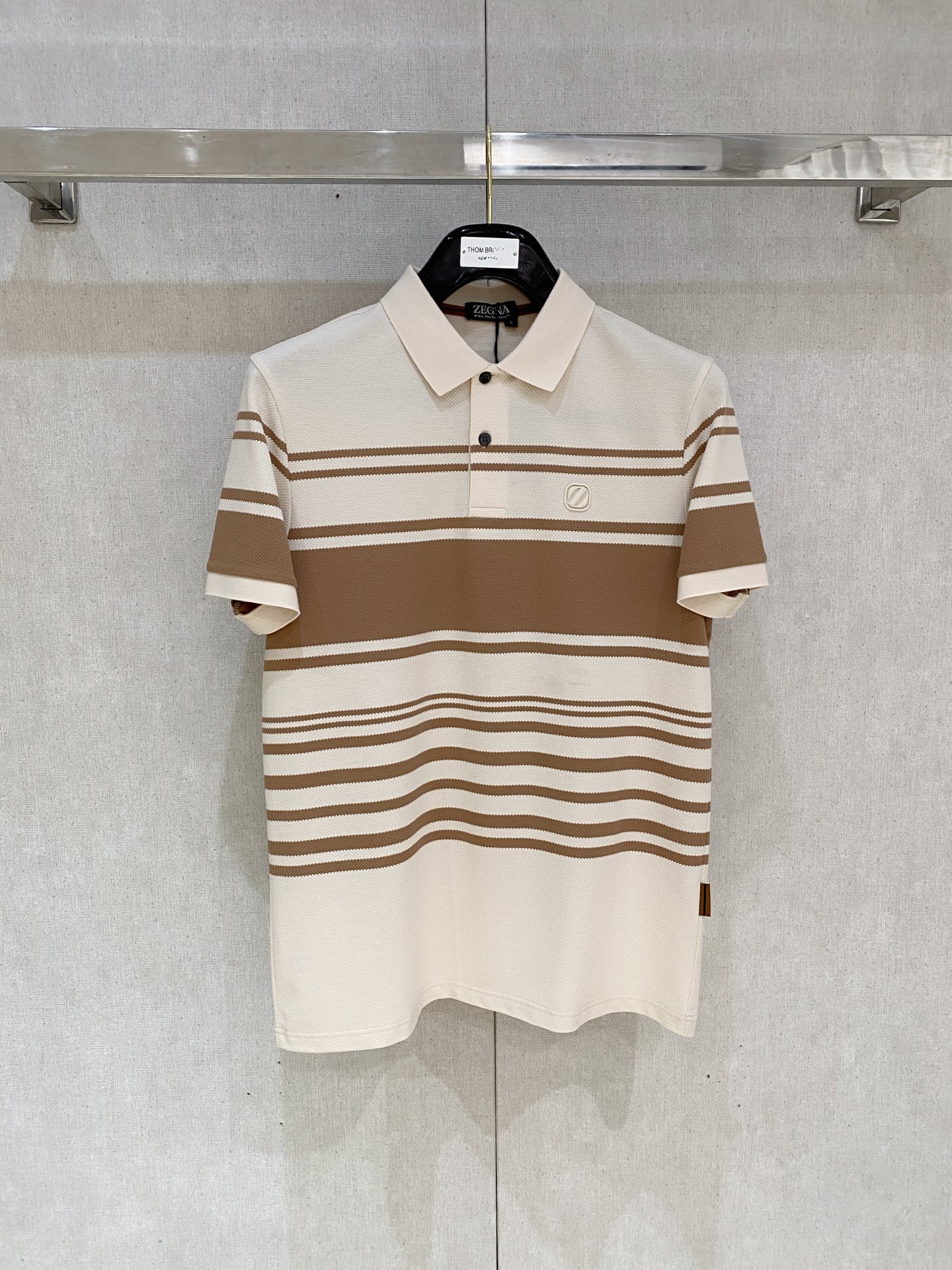 开春新品  杰尼亚 𝟏𝟎𝟎%新疆长绒棉 面料柔软舒适透气
𝟮𝟬𝟮𝟰 夏季 限量款短袖Polo系列
𝗦𝗜𝗭