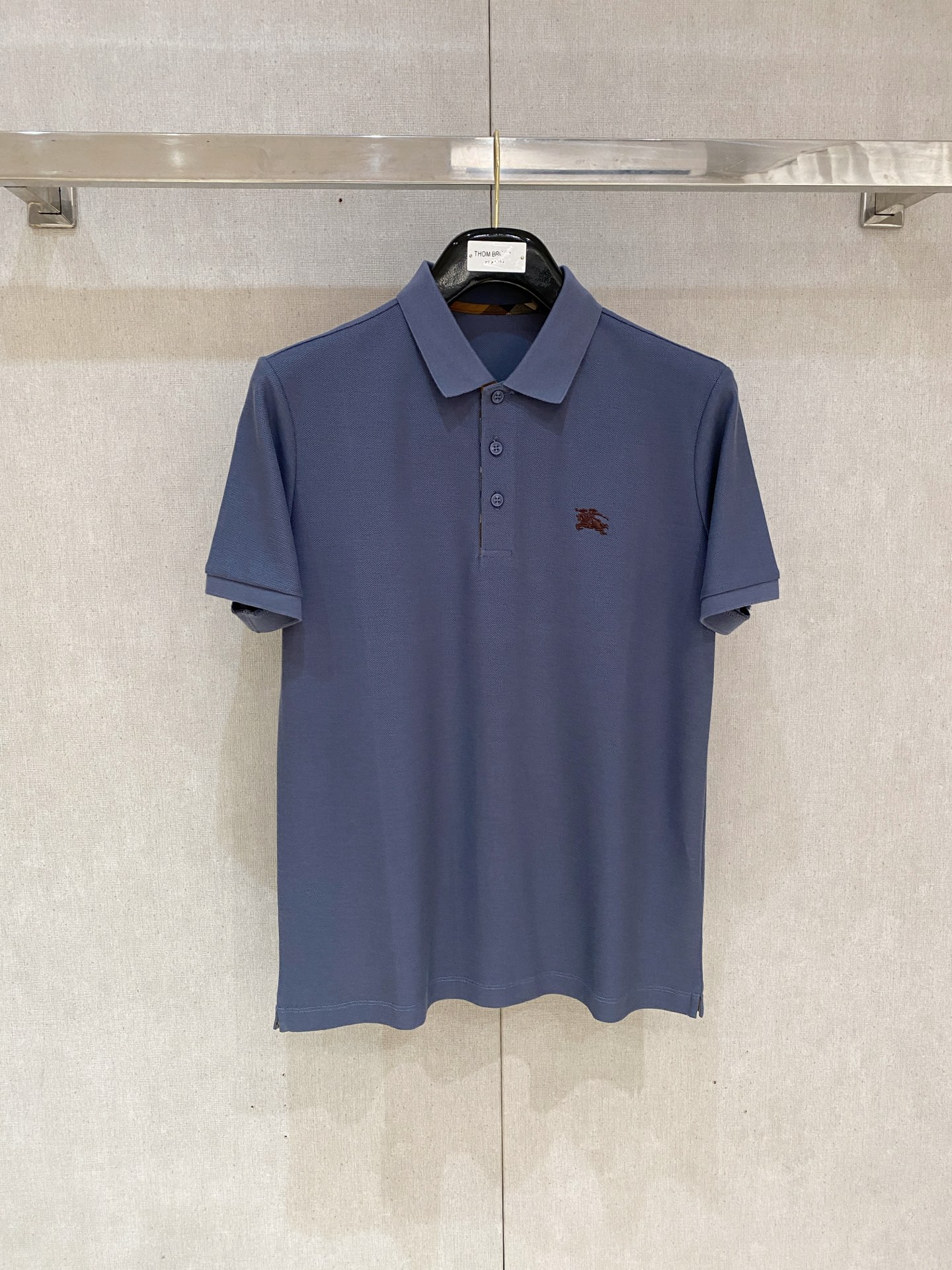 开春新品  巴宝莉 𝟏𝟎𝟎%新疆长绒棉 面料柔软舒适透气
𝟮𝟬𝟮𝟰 夏季 限量款短袖Polo系列
𝗦𝗜𝗭