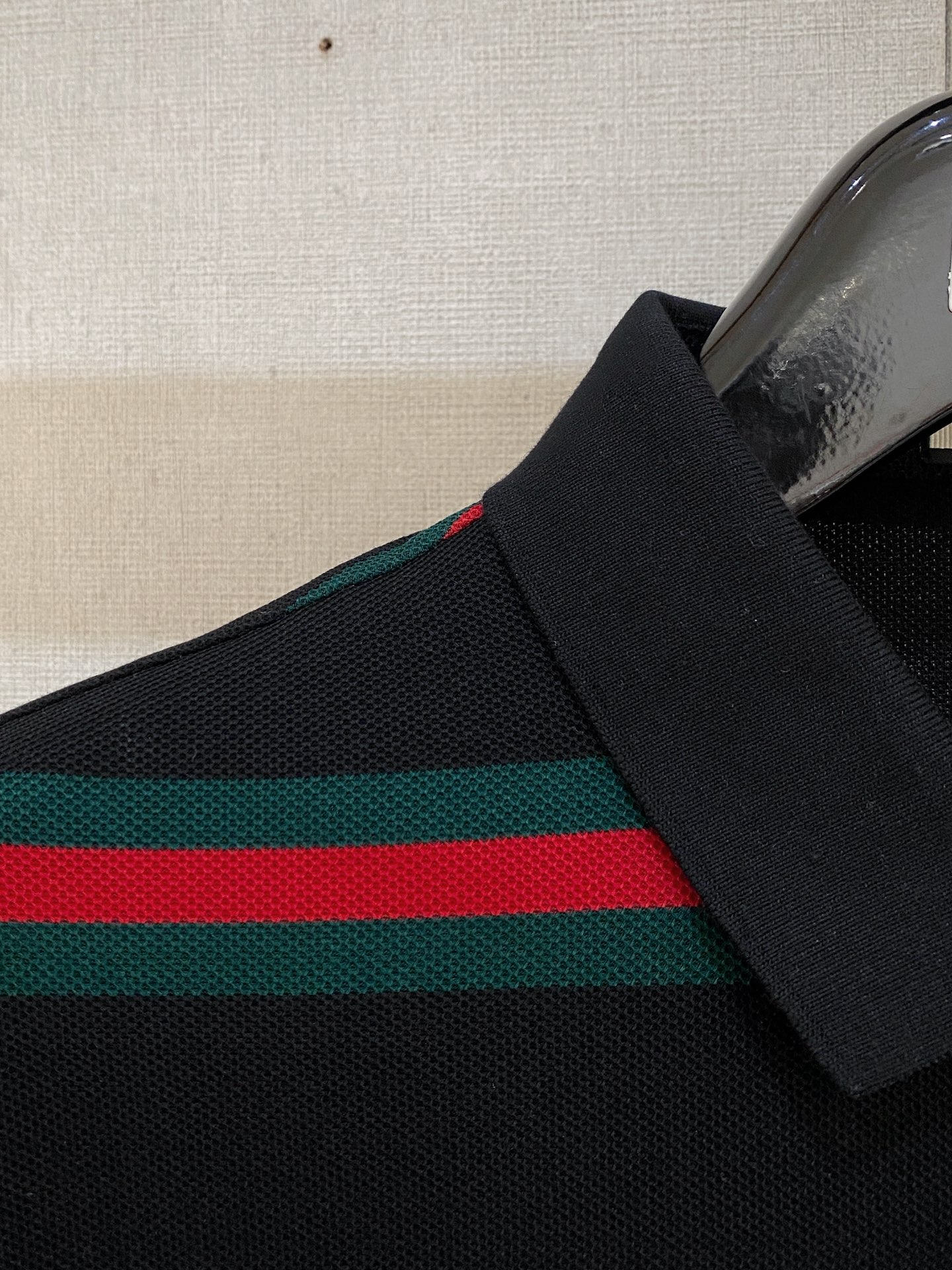 开春新品  古驰 𝟏𝟎𝟎%新疆长绒棉 面料柔软舒适透气
𝟮𝟬𝟮𝟰 夏季 限量款短袖Polo系列
𝗦𝗜𝗭𝗘