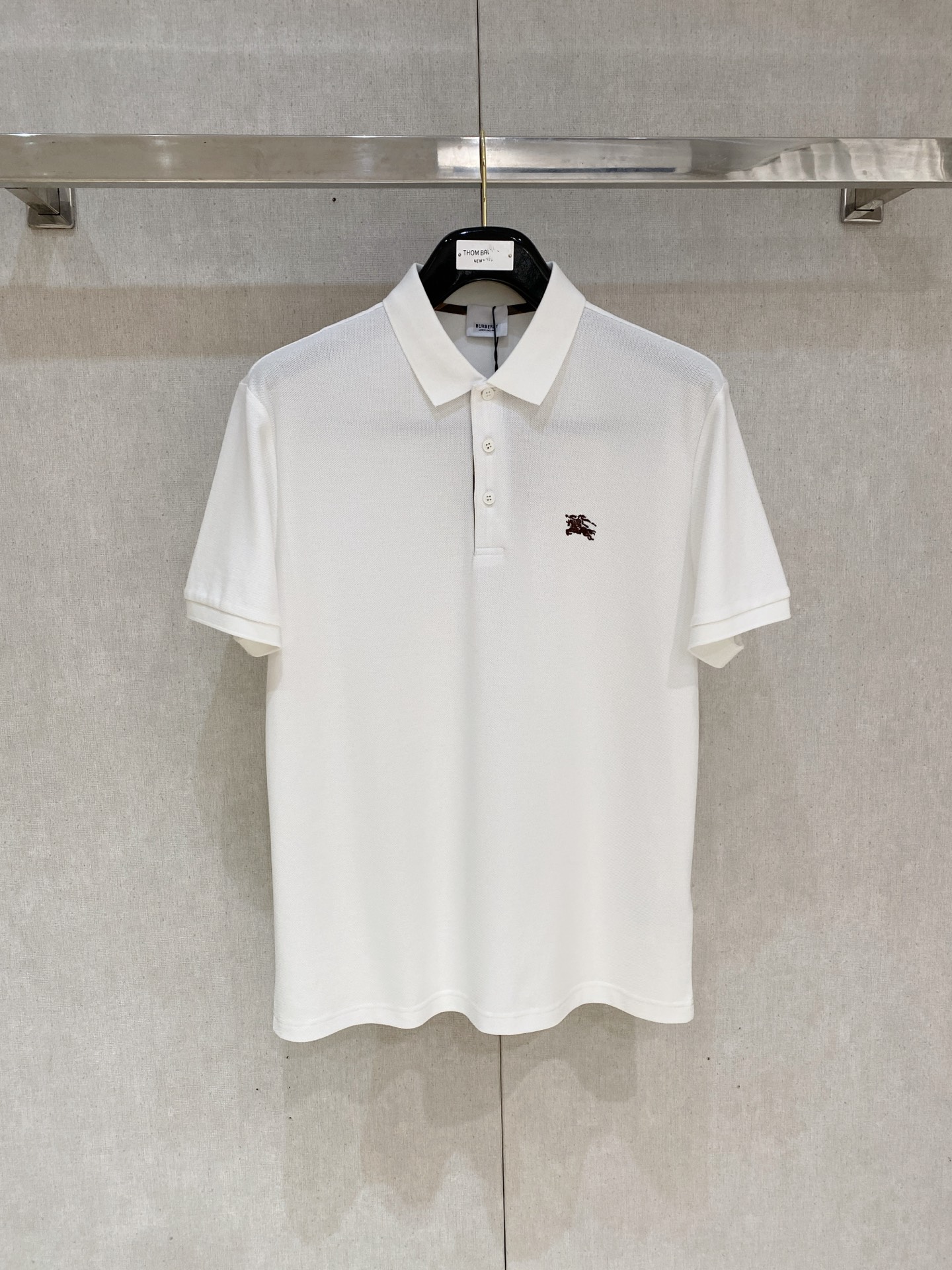 开春新品  巴宝莉 𝟏𝟎𝟎%新疆长绒棉 面料柔软舒适透气
𝟮𝟬𝟮𝟰 夏季 限量款短袖Polo系列
𝗦𝗜𝗭