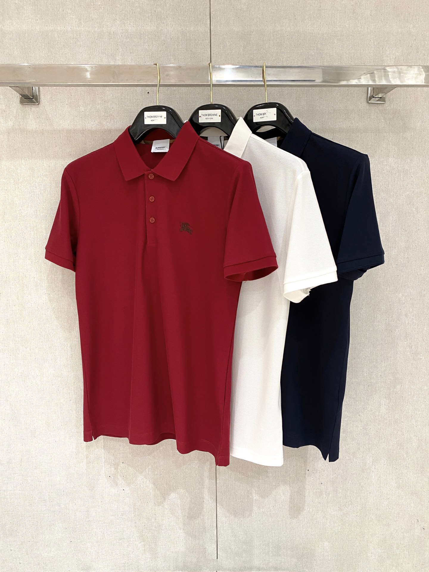 开春新品  巴宝莉 𝟏𝟎𝟎%新疆长绒棉 面料柔软舒适透气
𝟮𝟬𝟮𝟰 夏季 限量款短袖Polo系列
𝗦𝗜𝗭
