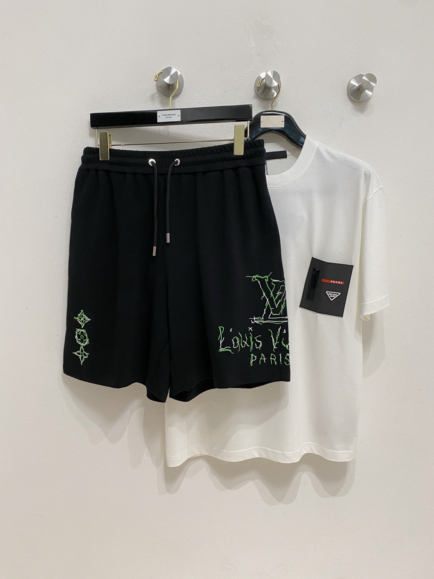 NO:465027,LV2025 spring and summer new casual shorts!  The official website is released simultaneously. Customized brand classic logo, customized fabric, excellent comfort, strong hand touch. Extremely recognizable, perfect quality craftsmanship. Size M-2XL,,louis vuitton, shorts, alexander wang19860909LV2025春夏新款休闲短裤！官网同步发售.定制品牌经典LOGO,定制面料,舒适度极好,手触感强烈.辨识度极高,完美品相工艺. 尺码M-2XL,,louis vuitton,shorts,alexander wang,Men's clothing