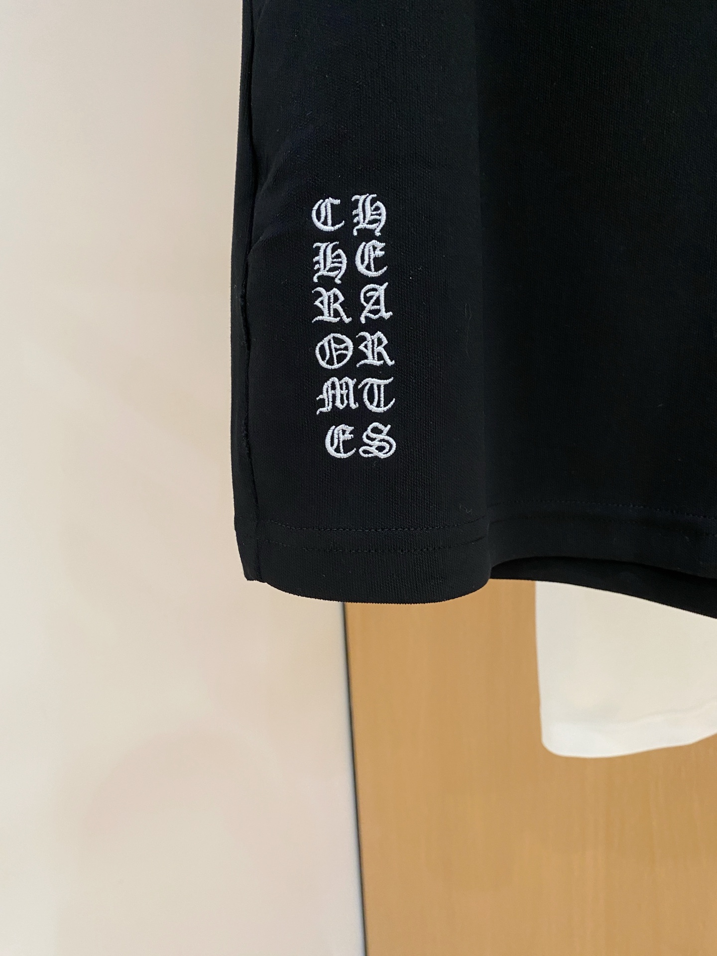 P克罗心2025春夏新款休闲短裤！官网同步发售。定制品牌经典LOGO，定制面料，舒适度极好，手触感强烈。