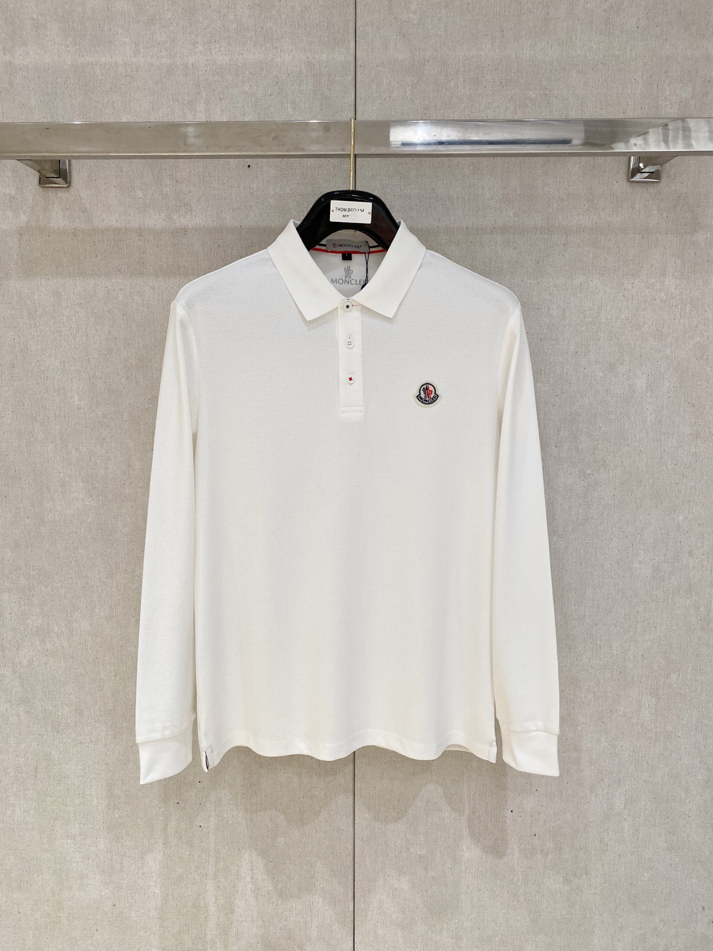 NO:466415,New products for spring, masks, exclusively available for new original single men's Polo long-sleeved high-end customization, high-version, fashionable and versatile, original imported cotton fabric, chest logo pattern design, super soft and delicate, skin-friendly and comfortable to wear, high-end boutique, OEM factory fine-made top body very good, men's essential items, three standards, code M-4xl, multi-color, Moncler, alexander wang19860909开春新品 蒙口 独家专供新款原单男士Polo长袖高端定制 高版本 时尚百搭爆款原版进口纯棉面料 胸前logo图案设计 手感超柔软细腻 穿着亲肤舒适 高端精品 代工厂精细做上身非常赞 男士必备单品 三标齐全 码数M-4xl 多颜色,,Moncler,alexander wang,Men's clothing