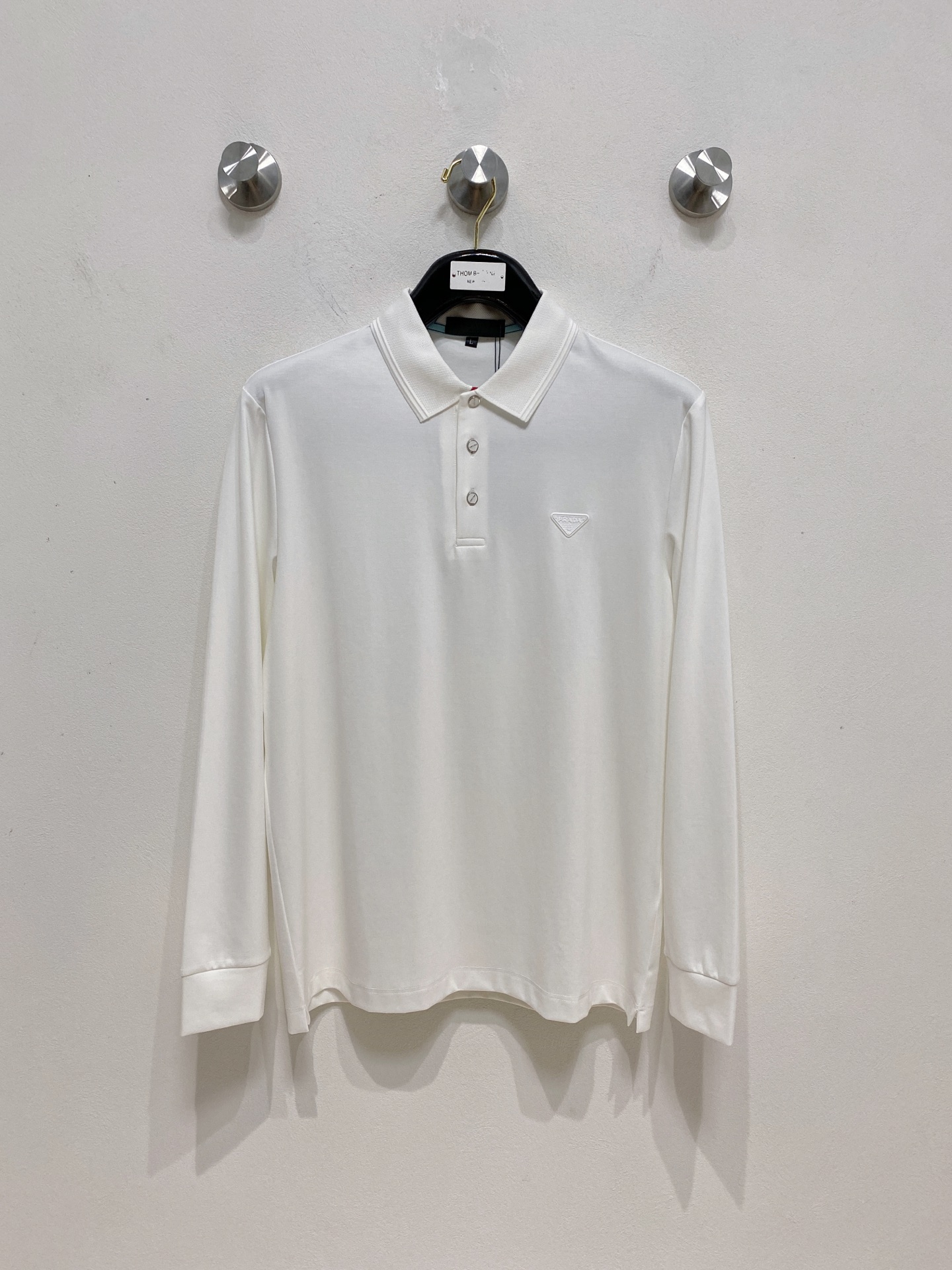 NO:521920,New products in the spring Prada exclusively for new original single men's Polo long-sleeved high-end customization High-version Fashion versatile and popular original imported cotton fabric Chest logo pattern design Super soft and delicate touch, skin-friendly and comfortable to wear High-end boutique OEM factory fine-made top body very good Men's essential items Complete three standards Number M-4xl Multi-color, Prada, alexander wang19860909开春新品 普拉达 独家专供新款原单男士Polo长袖高端定制 高版本 时尚百搭爆款原版进口纯棉面料 胸前logo图案设计 手感超柔软细腻 穿着亲肤舒适 高端精品 代工厂精细做上身非常赞 男士必备单品 三标齐全 码数M-4xl 多颜色,,prada,alexander wang,Men's clothing