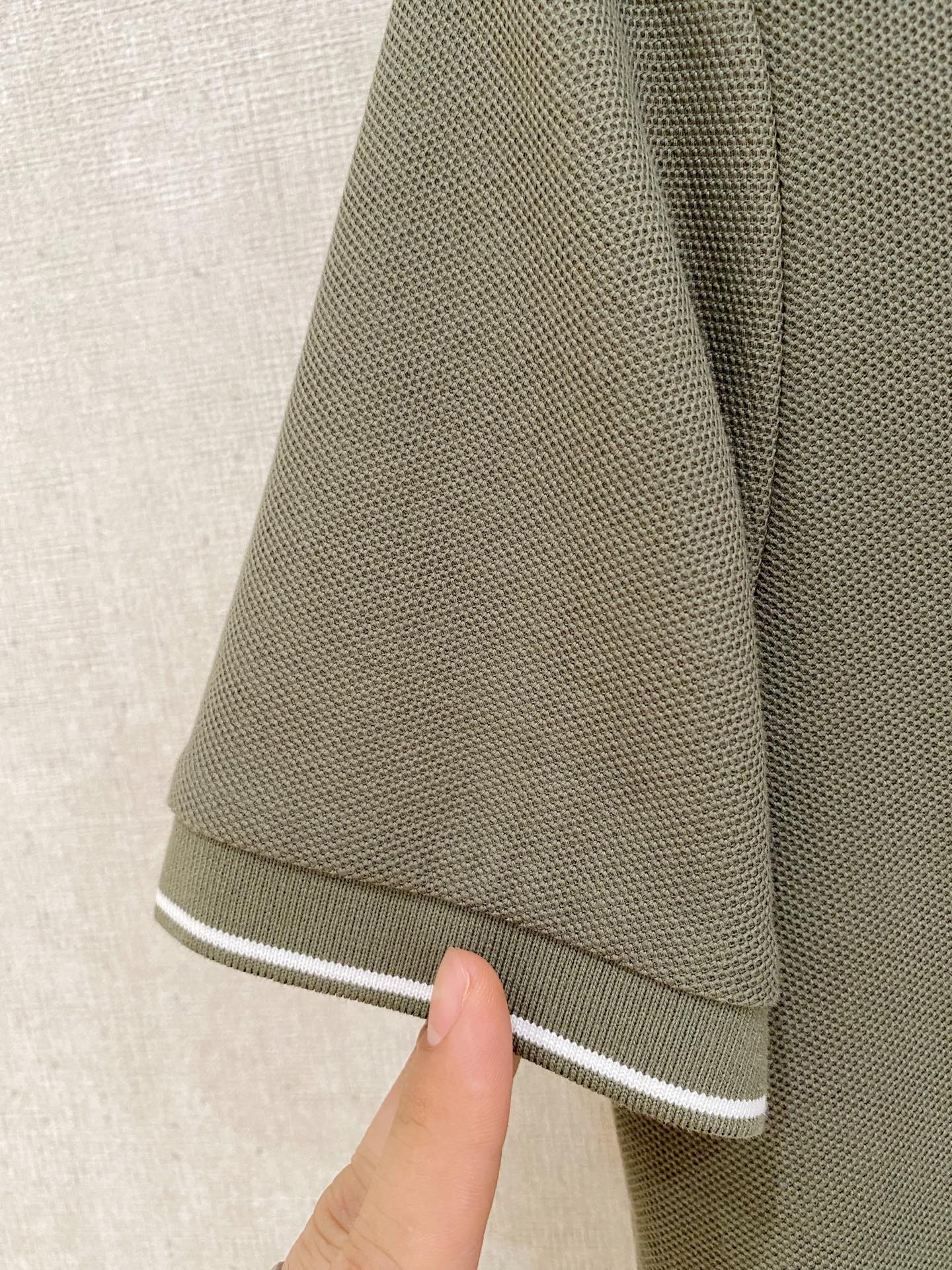  范思哲 𝟏𝟎𝟎%新疆长绒棉 面料柔软舒适透气
2025 夏季 限量款短袖Polo系列
𝗦𝗜𝗭𝗘：𝗠-3