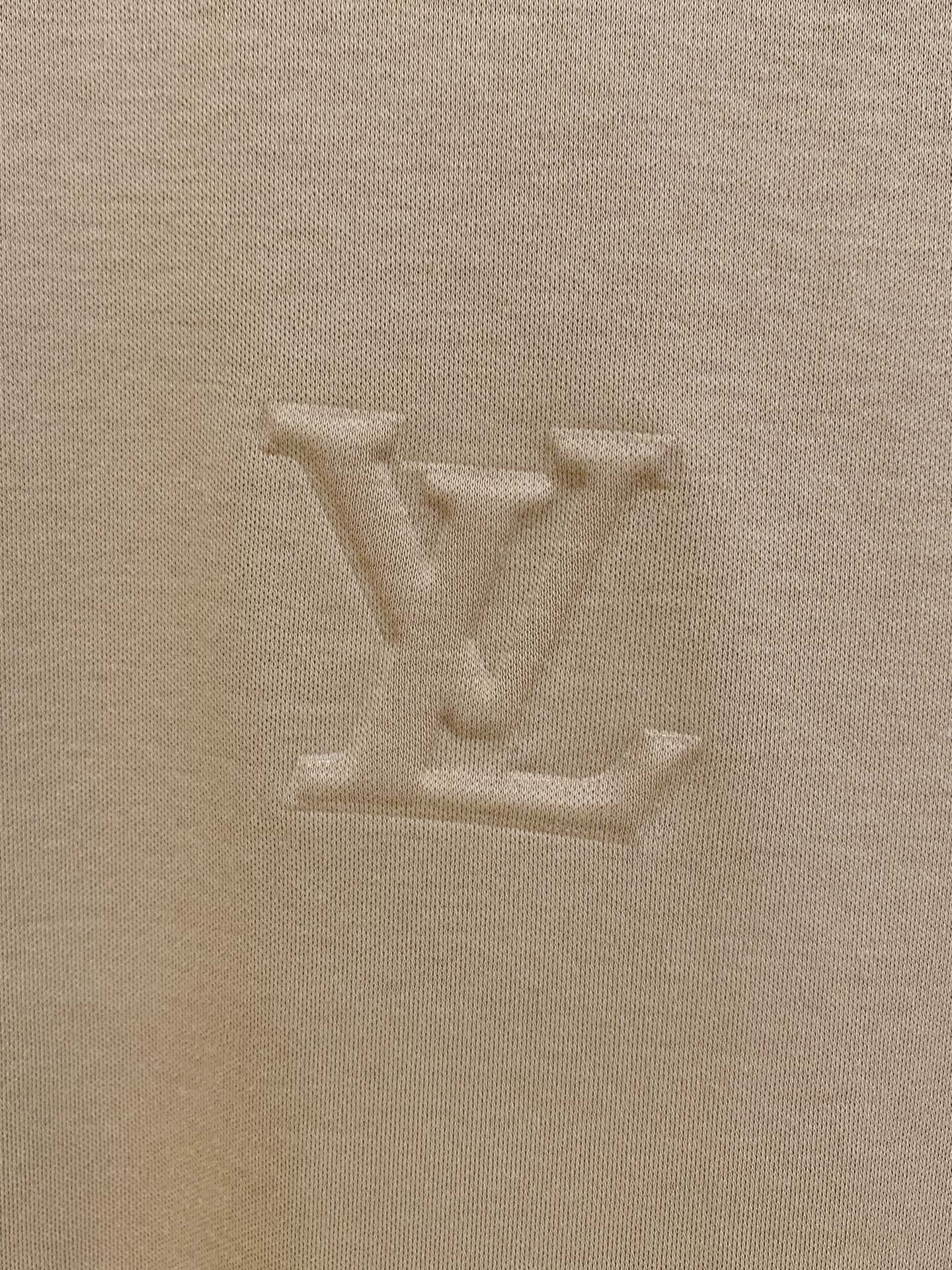  Lv 𝟏𝟎𝟎%新疆长绒棉 面料柔软舒适透气
2025 夏季 限量款短袖Polo系列
𝗦𝗜𝗭𝗘：𝗠-3x