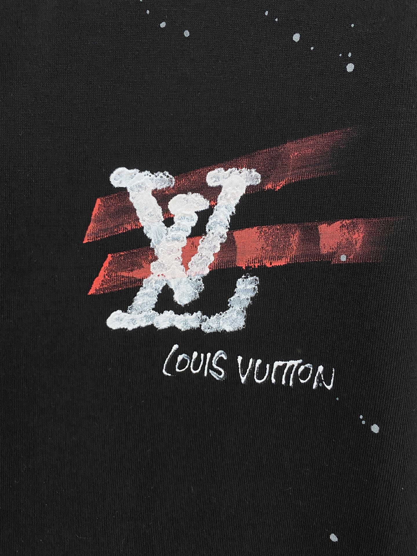  Lv* 2025春夏新款首发专柜最新款短袖圆领T恤 高端订制 设计前卫时尚！品牌logo重工艺设计 高