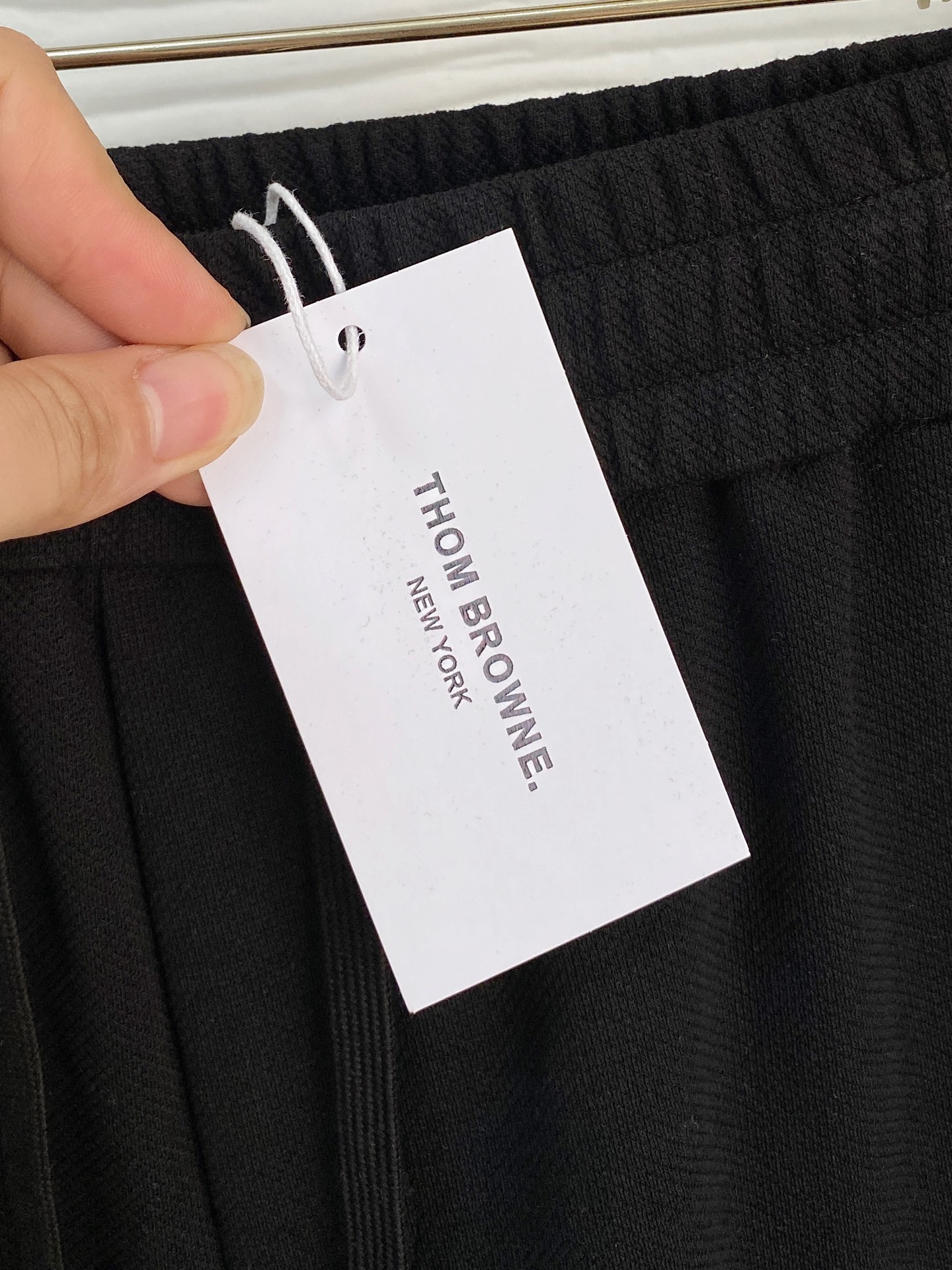 PTB2025春夏新款休闲短裤！官网同步发售。定制品牌经典LOGO，定制面料，舒适度极好，手触感强烈。辨