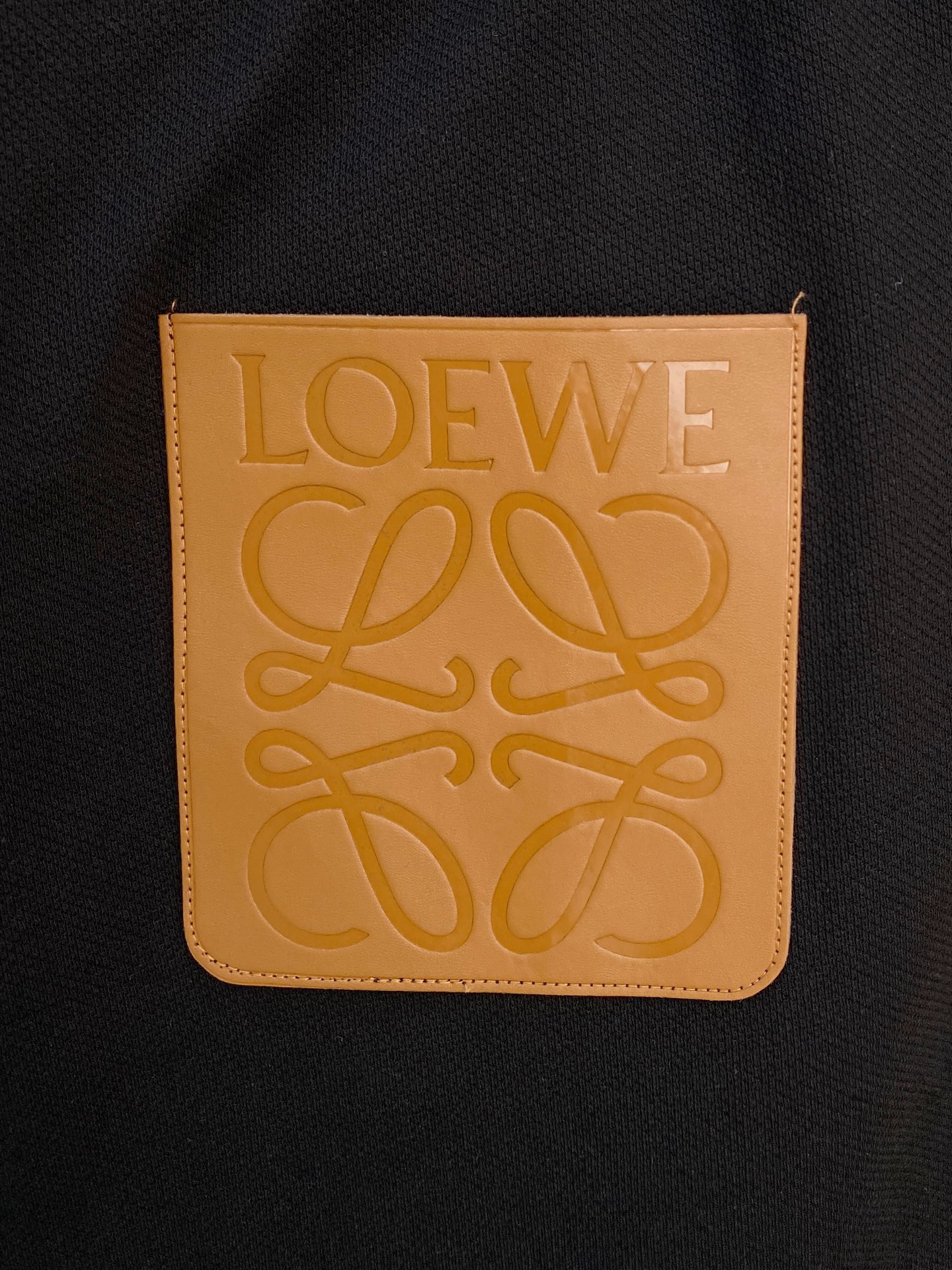 P罗意威2025春夏新款休闲短裤！官网同步发售。定制品牌经典LOGO，定制面料，舒适度极好，手触感强烈。