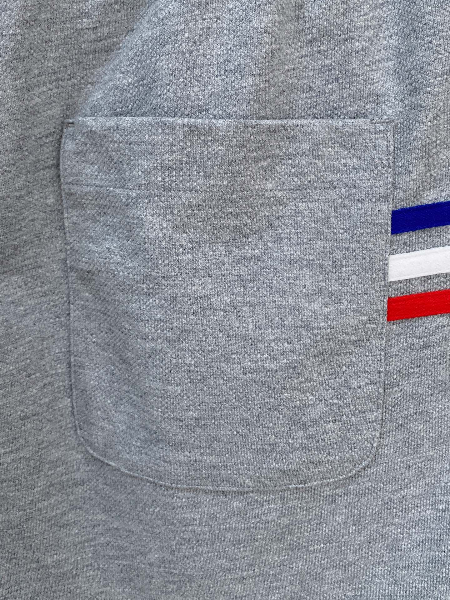 PTB2025春夏新款休闲短裤！官网同步发售。定制品牌经典LOGO，定制面料，舒适度极好，手触感强烈。辨