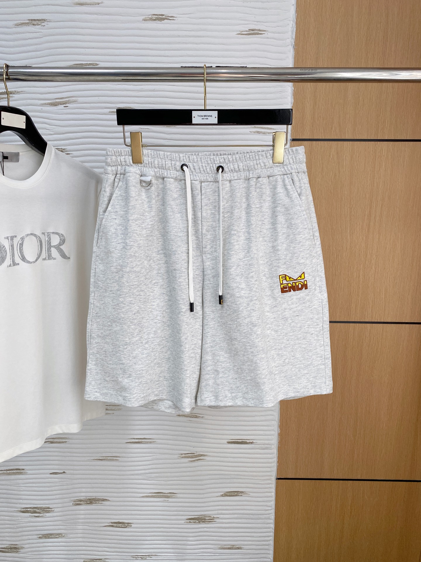 NO:461982,Fendi's new spring and summer 2025 casual shorts!  The official website is released simultaneously. Customized brand classic logo, customized fabric, excellent comfort, strong hand touch. Extremely recognizable, perfect quality craftsmanship. Size M-3Xl,,fendi, shorts, alexander wang19860909芬迪2025春夏新款休闲短裤！官网同步发售.定制品牌经典LOGO,定制面料,舒适度极好,手触感强烈.辨识度极高,完美品相工艺. 尺码M-3Xl,,fendi,shorts,alexander wang,Men's clothing