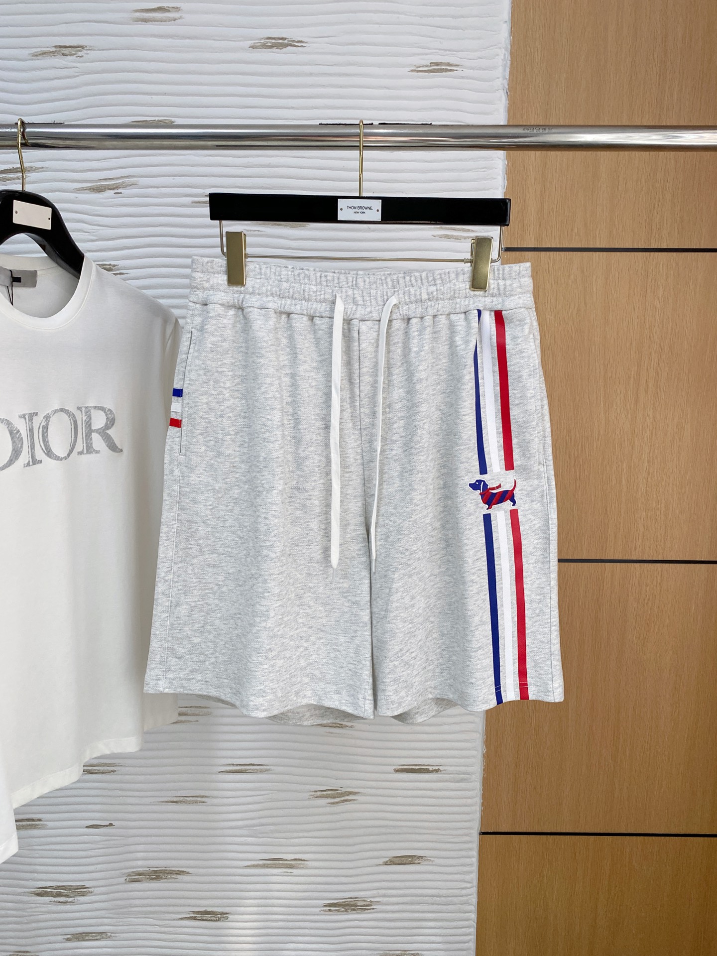 NO:461989,TB2025 spring and summer new casual shorts!  The official website is released simultaneously. Customized brand classic logo, customized fabric, excellent comfort, strong hand touch. Extremely recognizable, perfect quality craftsmanship. Size M-3Xl, shorts, alexander wang19860909TB2025春夏新款休闲短裤！官网同步发售.定制品牌经典LOGO,定制面料,舒适度极好,手触感强烈.辨识度极高,完美品相工艺. 尺码M-3Xl,,shorts,alexander wang,Men's clothing