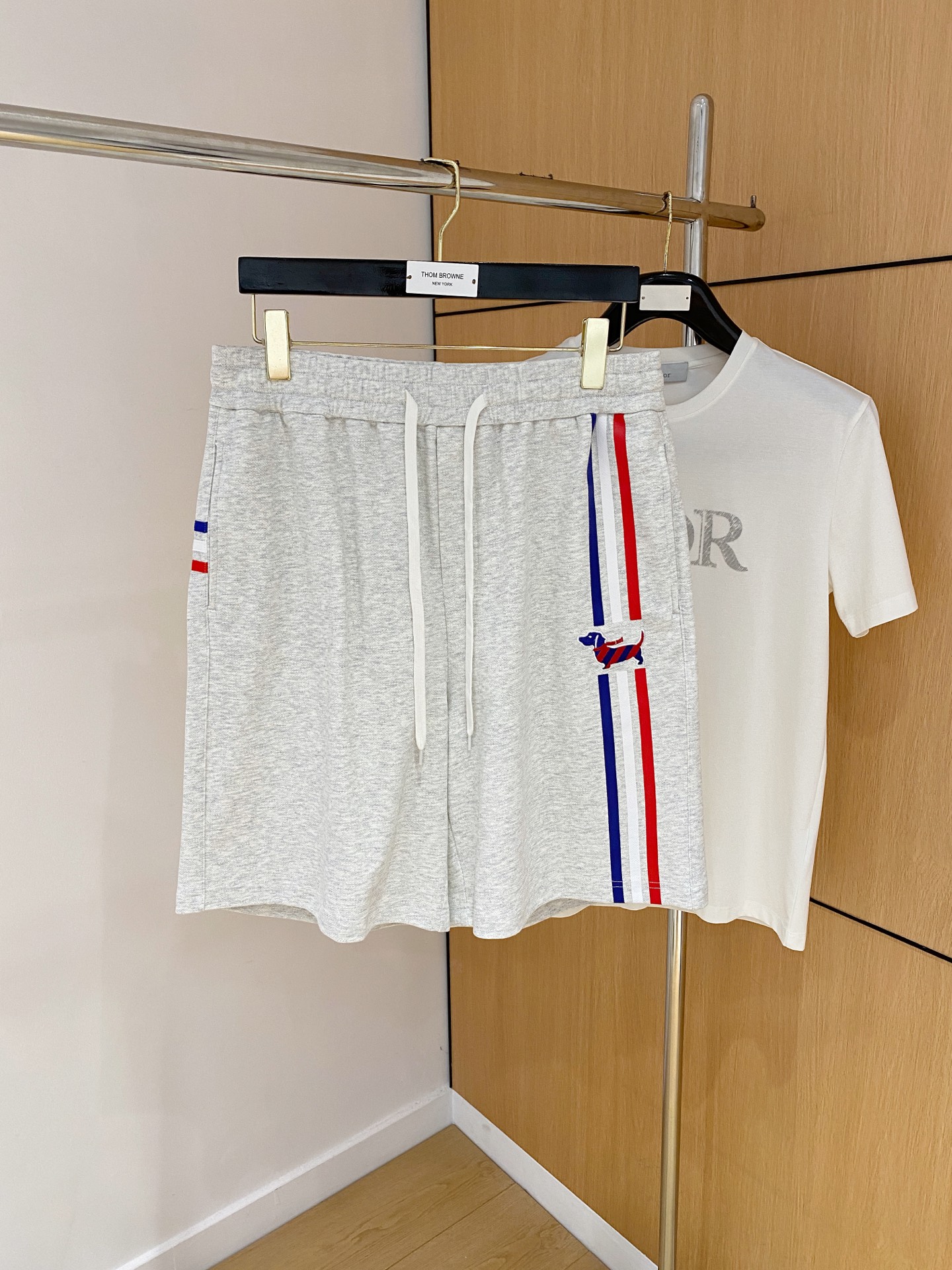 NO:471379,TB 2025 spring and summer new casual shorts!  The official website is released simultaneously. Customized brand classic logo, customized fabric, excellent comfort, strong hand touch. Extremely recognizable, perfect quality craftsmanship. Size M-3Xl, shorts, alexander wang19860909TB 2025春夏新款休闲短裤！官网同步发售.定制品牌经典LOGO,定制面料,舒适度极好,手触感强烈.辨识度极高,完美品相工艺. 尺码M-3Xl,,shorts,alexander wang,Men's clothing