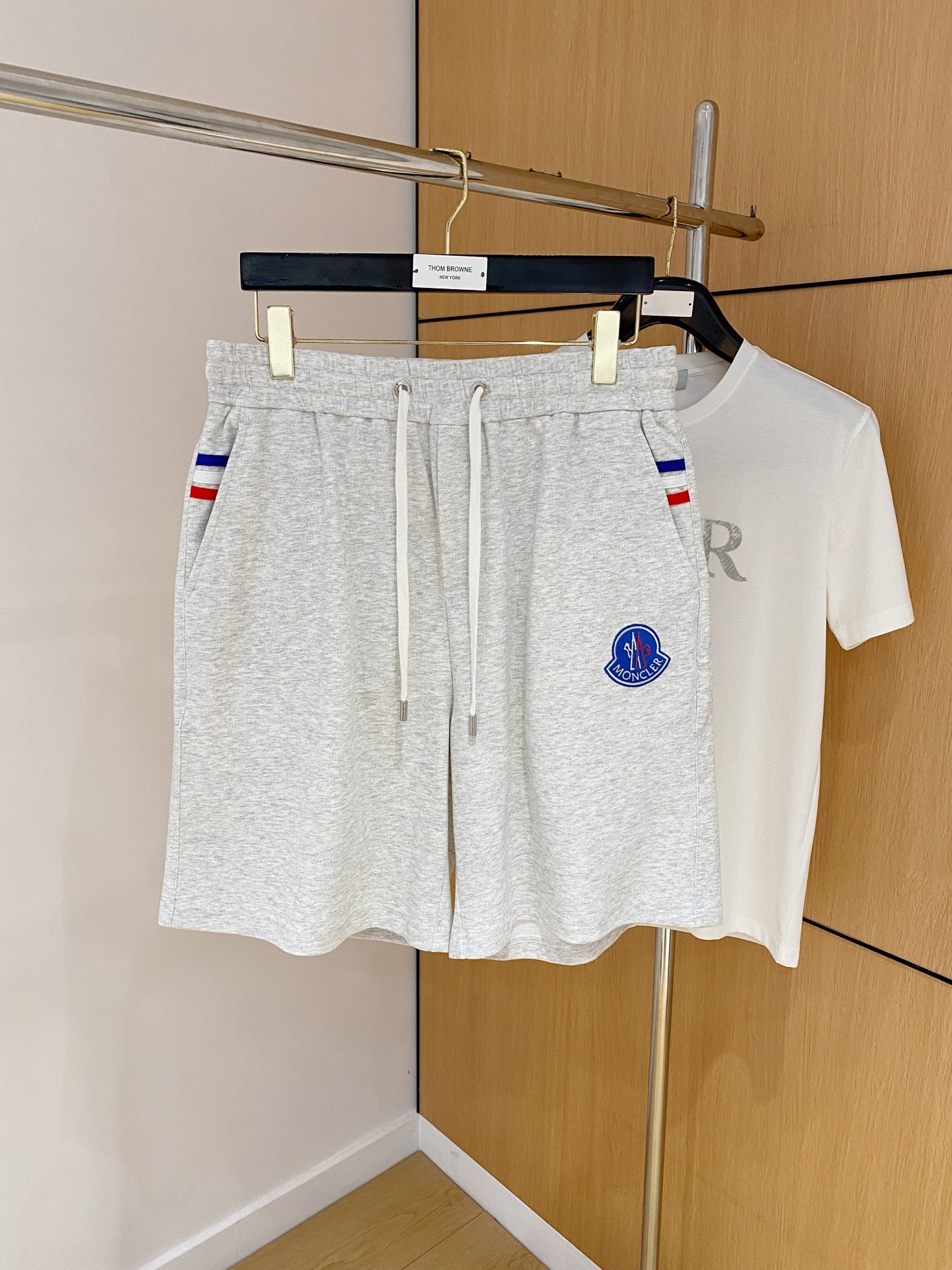 NO:471397,New casual shorts for 2025 spring and summer cover!  The official website is released simultaneously. Customized brand classic logo, customized fabric, excellent comfort, strong hand touch. Extremely recognizable, perfect quality craftsmanship. Size M-3Xl, Moncler, shorts, alexander wang19860909蒙口2025春夏新款休闲短裤！官网同步发售.定制品牌经典LOGO,定制面料,舒适度极好,手触感强烈.辨识度极高,完美品相工艺. 尺码M-3Xl,,Moncler,shorts,alexander wang,Men's clothing