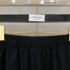 P巴黎世家🔥🔥高端定制 2025春夏新款首发专柜最新款短袖短裤休闲套装 重工凹凸图案设计 领子袖子做破洞 P巴黎世家🔥🔥高端定制 2025春夏新款首发专柜最新款短袖短裤休闲套装 重工凹凸图案设计 领子袖子做破洞