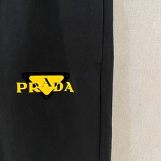 P普拉达🔥🔥高端定制 2025春夏新款首发专柜最新款短袖短裤休闲套装 重工凹凸图案设计 领子袖子做破洞设 P普拉达🔥🔥高端定制 2025春夏新款首发专柜最新款短袖短裤休闲套装 重工凹凸图案设计 领子袖子做破洞设
