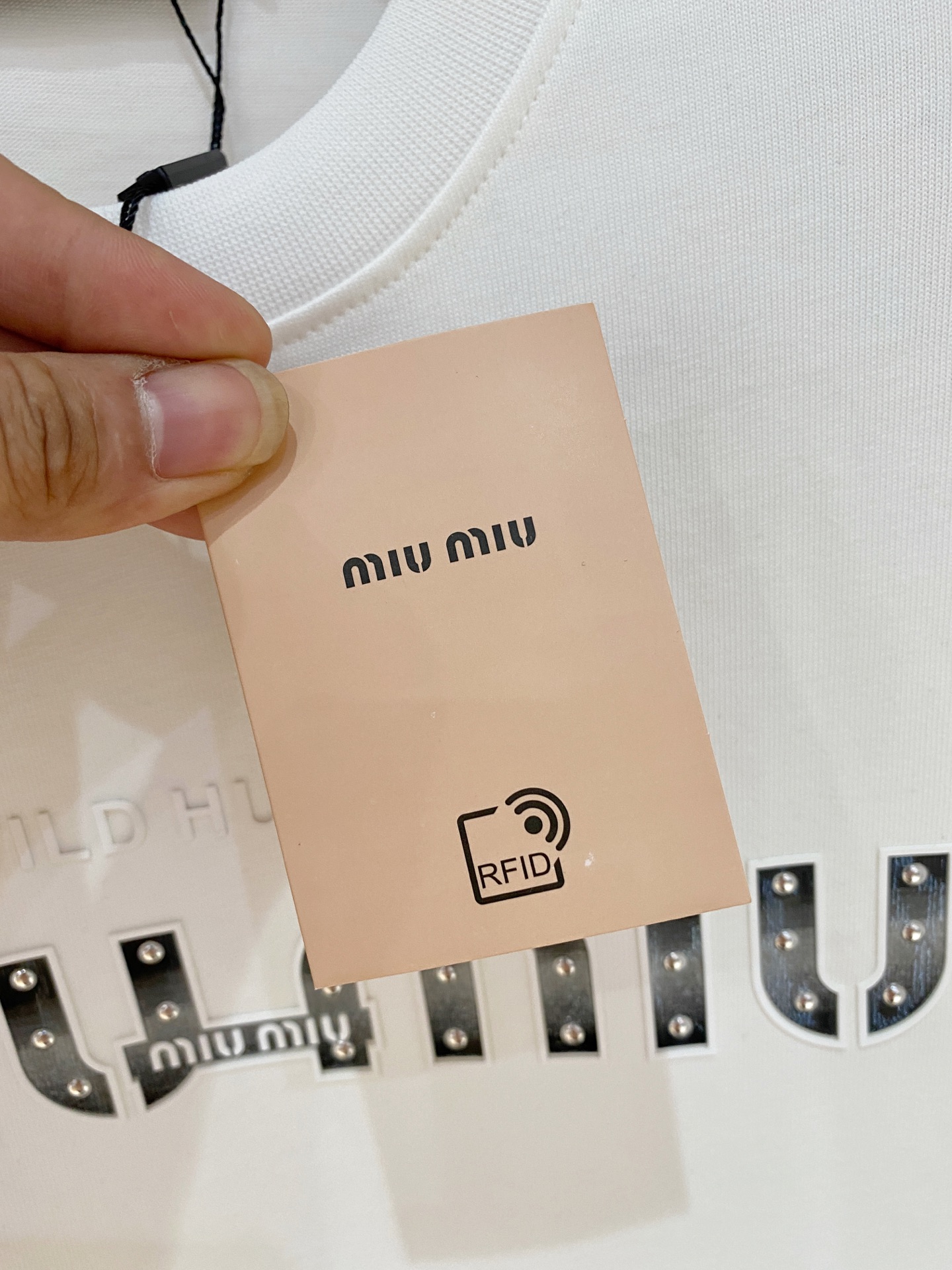 Pmiumiu🔥🔥高端定制 2025春夏新款首发专柜最新款短袖短裤休闲套装 重工凹凸图案设计 领子袖子做