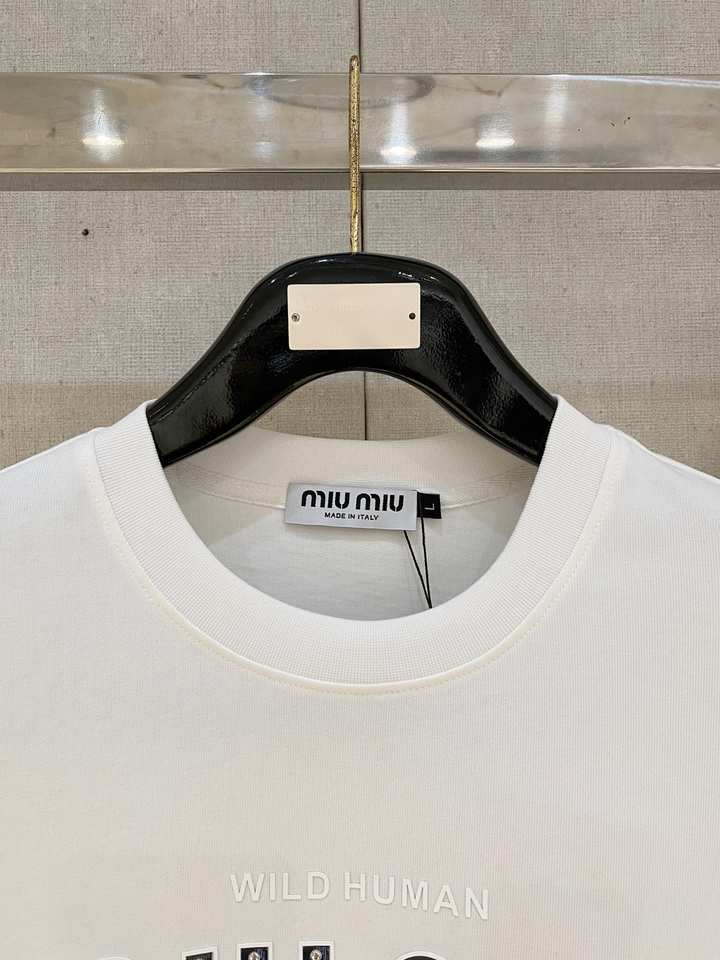 Pmiumiu🔥🔥高端定制 2025春夏新款首发专柜最新款短袖短裤休闲套装 重工凹凸图案设计 领子袖子做