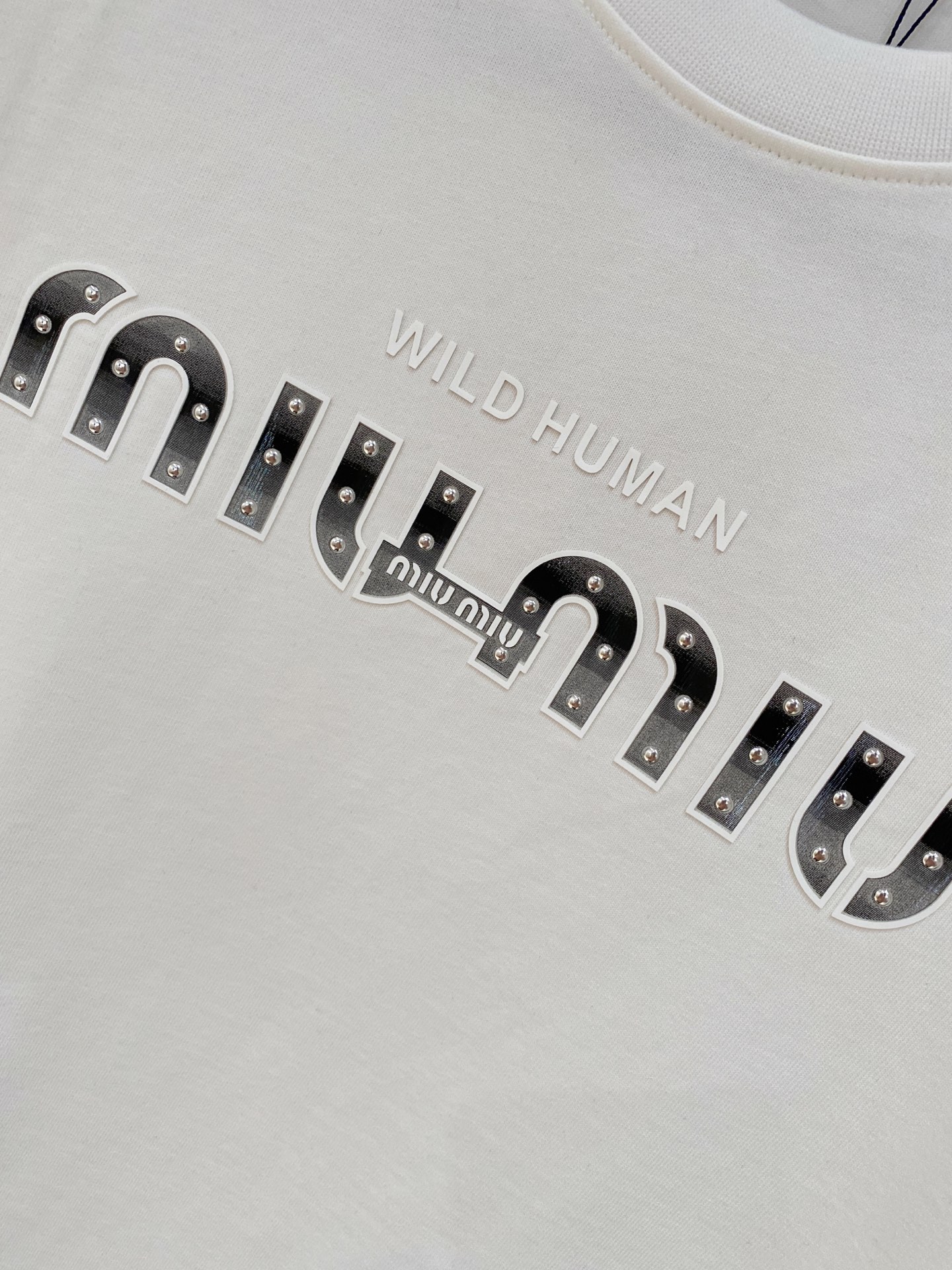 Pmiumiu🔥🔥高端定制 2025春夏新款首发专柜最新款短袖短裤休闲套装 重工凹凸图案设计 领子袖子做
