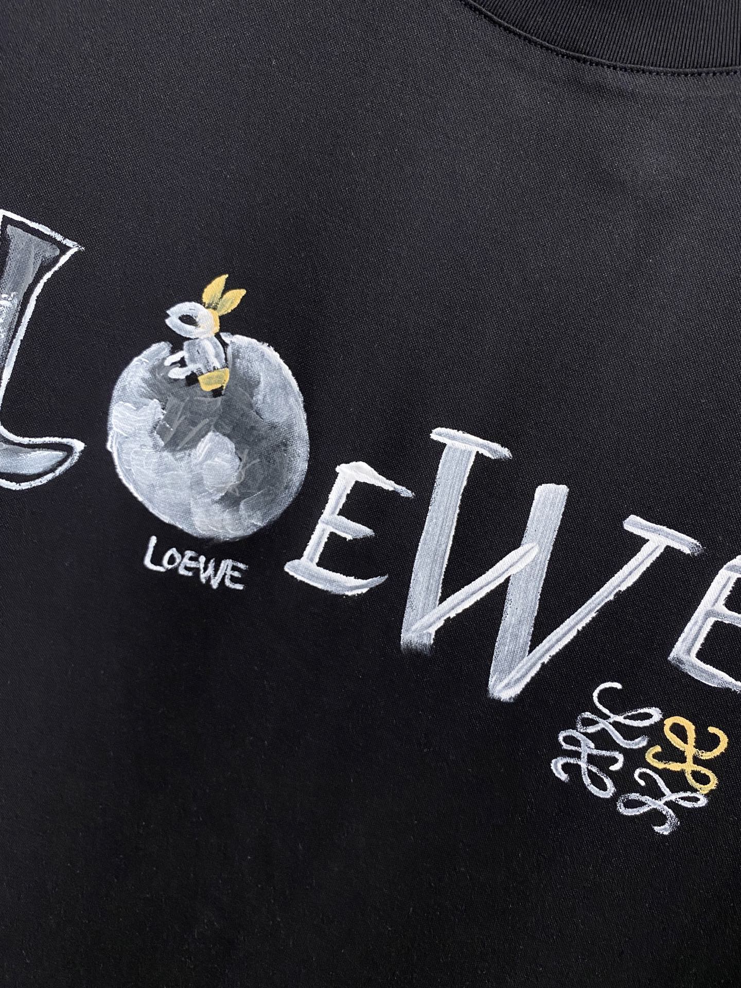  路易威登 2025春夏新款首发专柜最新款圆领短袖 高端订制 设计前卫时尚！品牌logo重工艺设计 高端