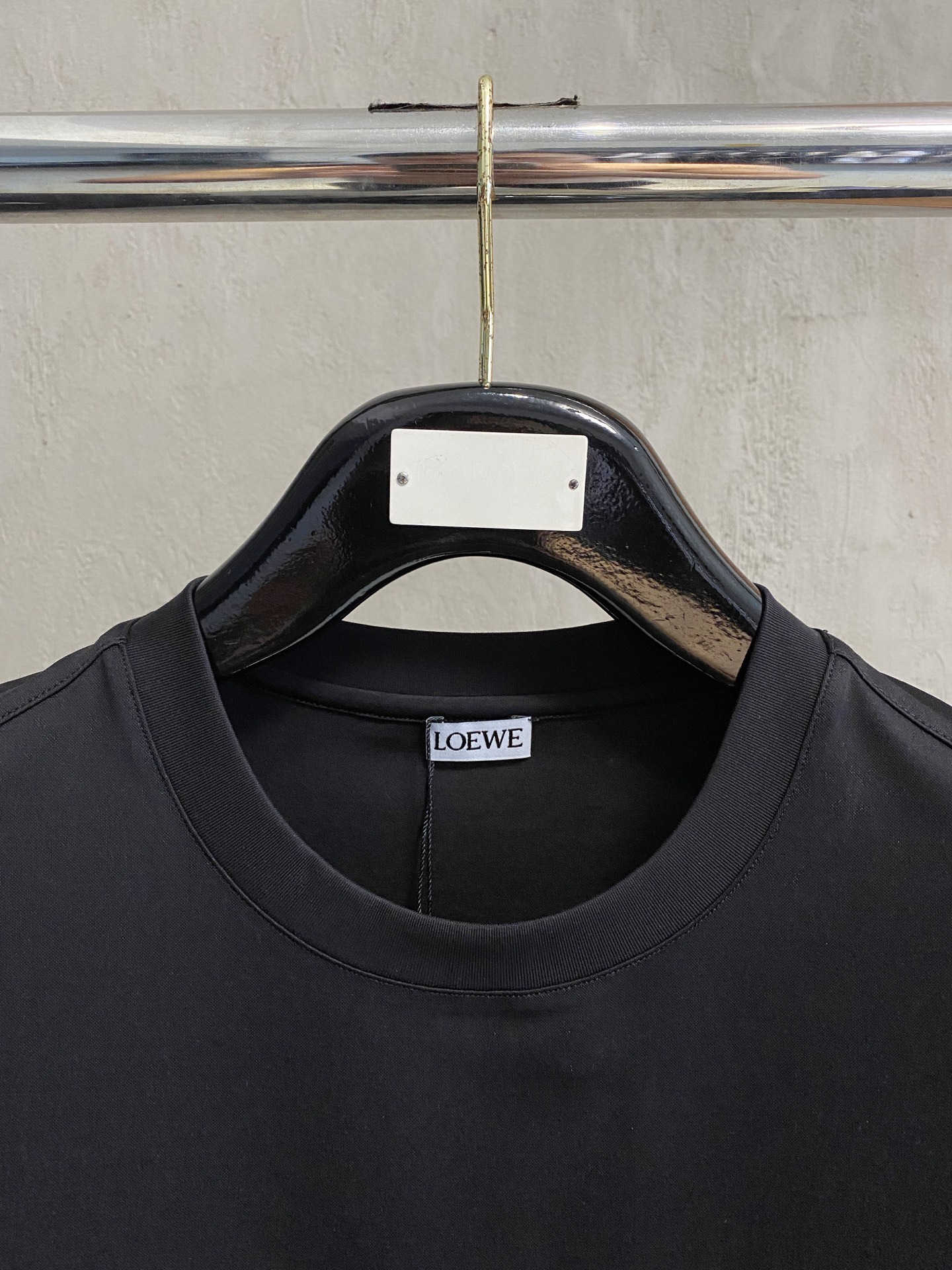  路易威登 2025春夏新款首发专柜最新款圆领短袖 高端订制 设计前卫时尚！品牌logo重工艺设计 高端